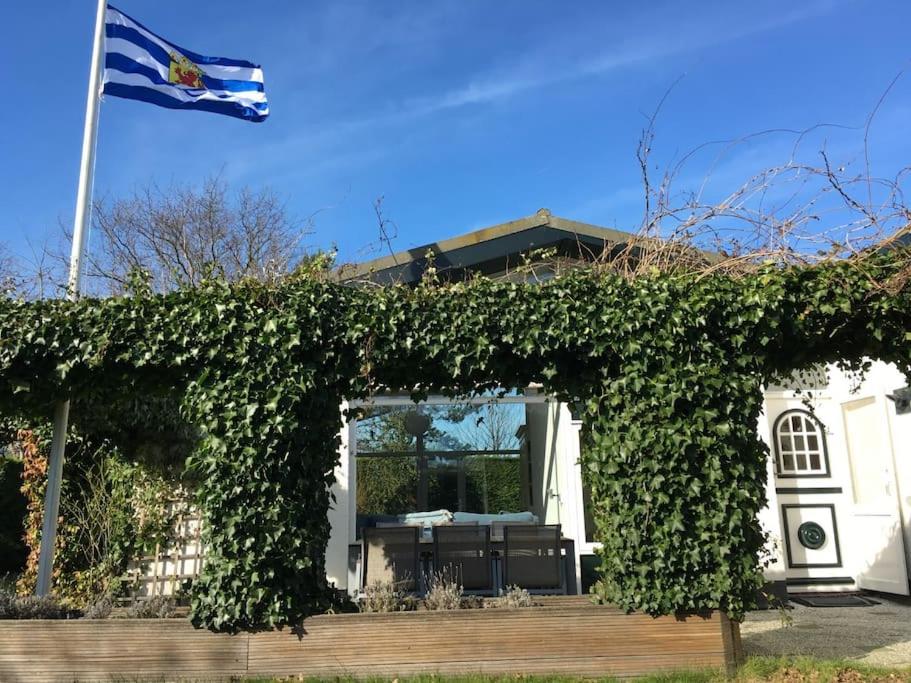 Grevelingenlaan 30,Modern ingerichte Bungalow aan de Grevelingen,