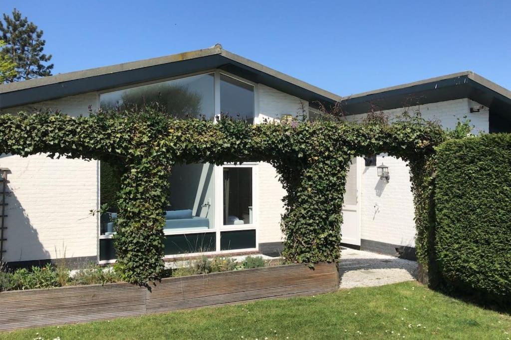 Grevelingenlaan 30,Modern ingerichte Bungalow aan de Grevelingen,
