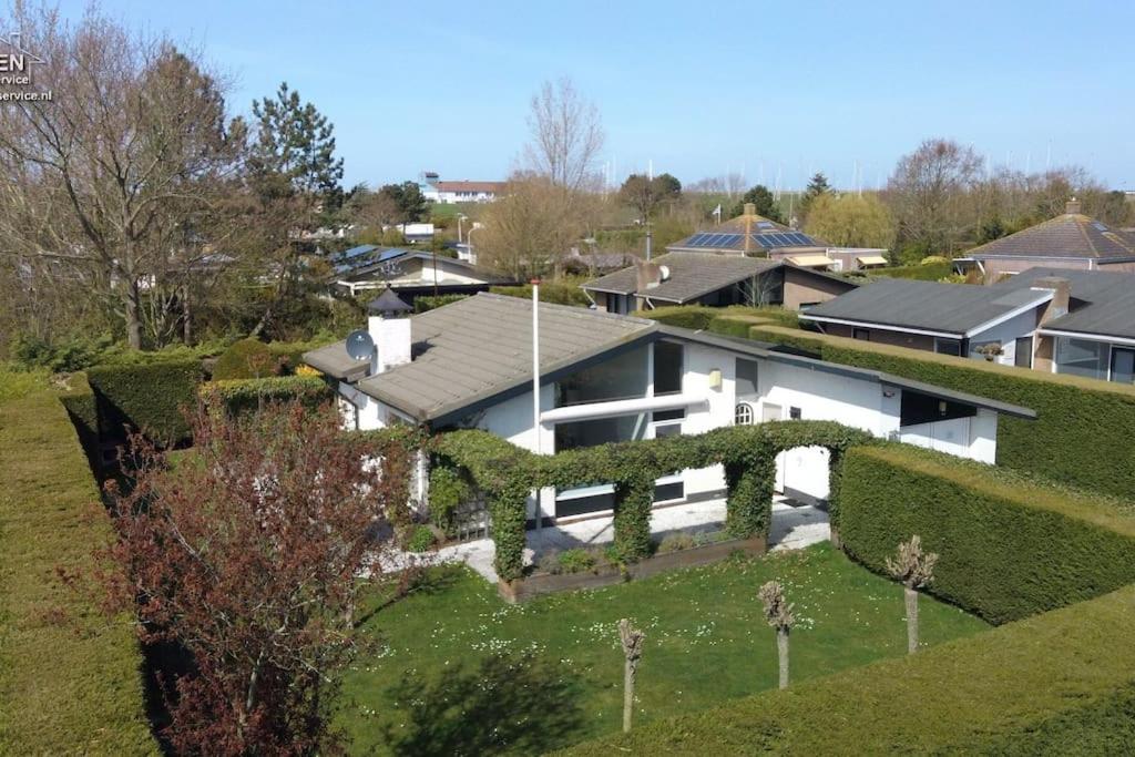 Grevelingenlaan 30,Modern ingerichte Bungalow aan de Grevelingen,