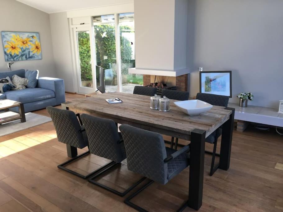 Grevelingenlaan 30,Modern ingerichte Bungalow aan de Grevelingen,