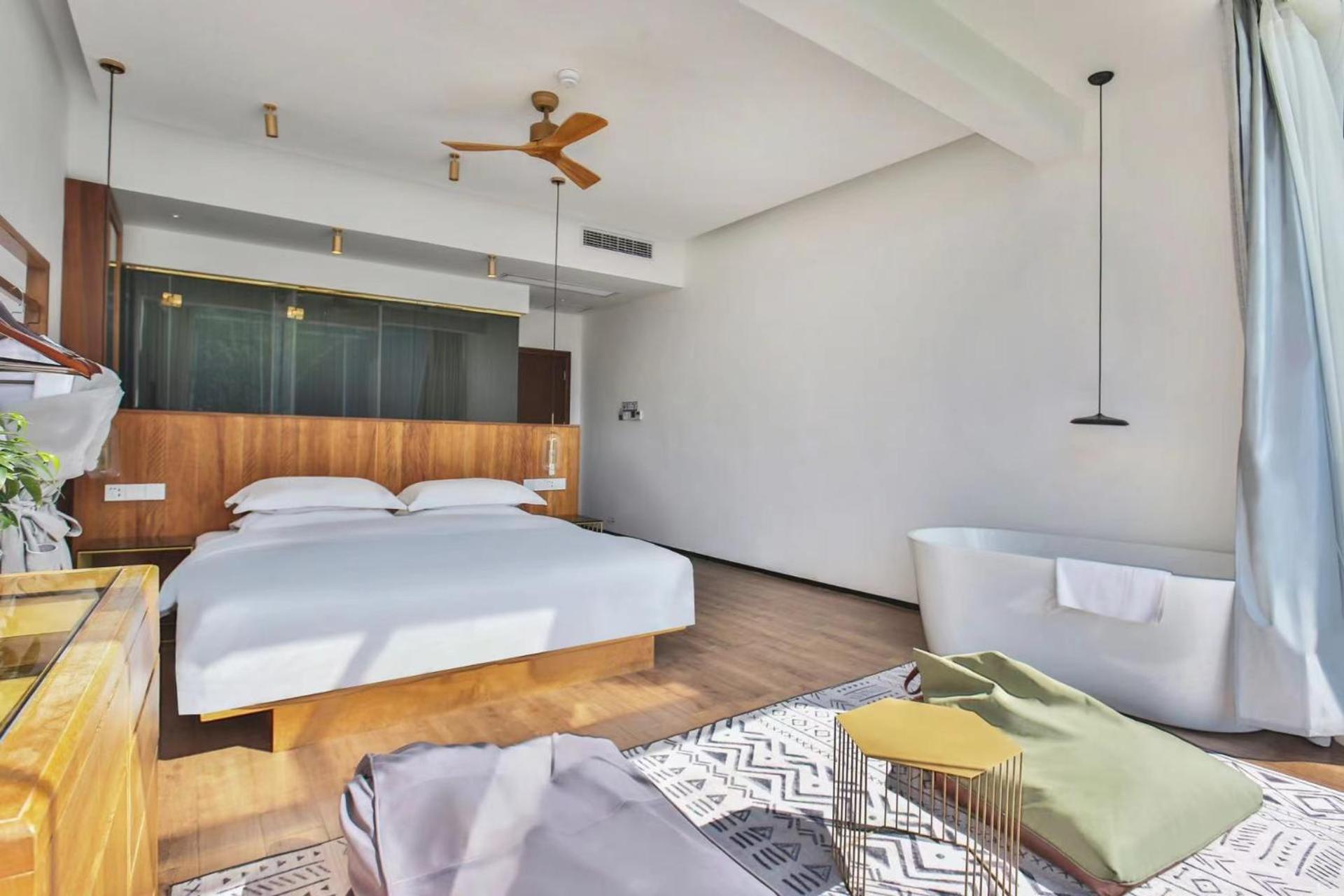 Zhangjiajie national park Purespace --2nights 1free pick-up&book tickets&5min to park