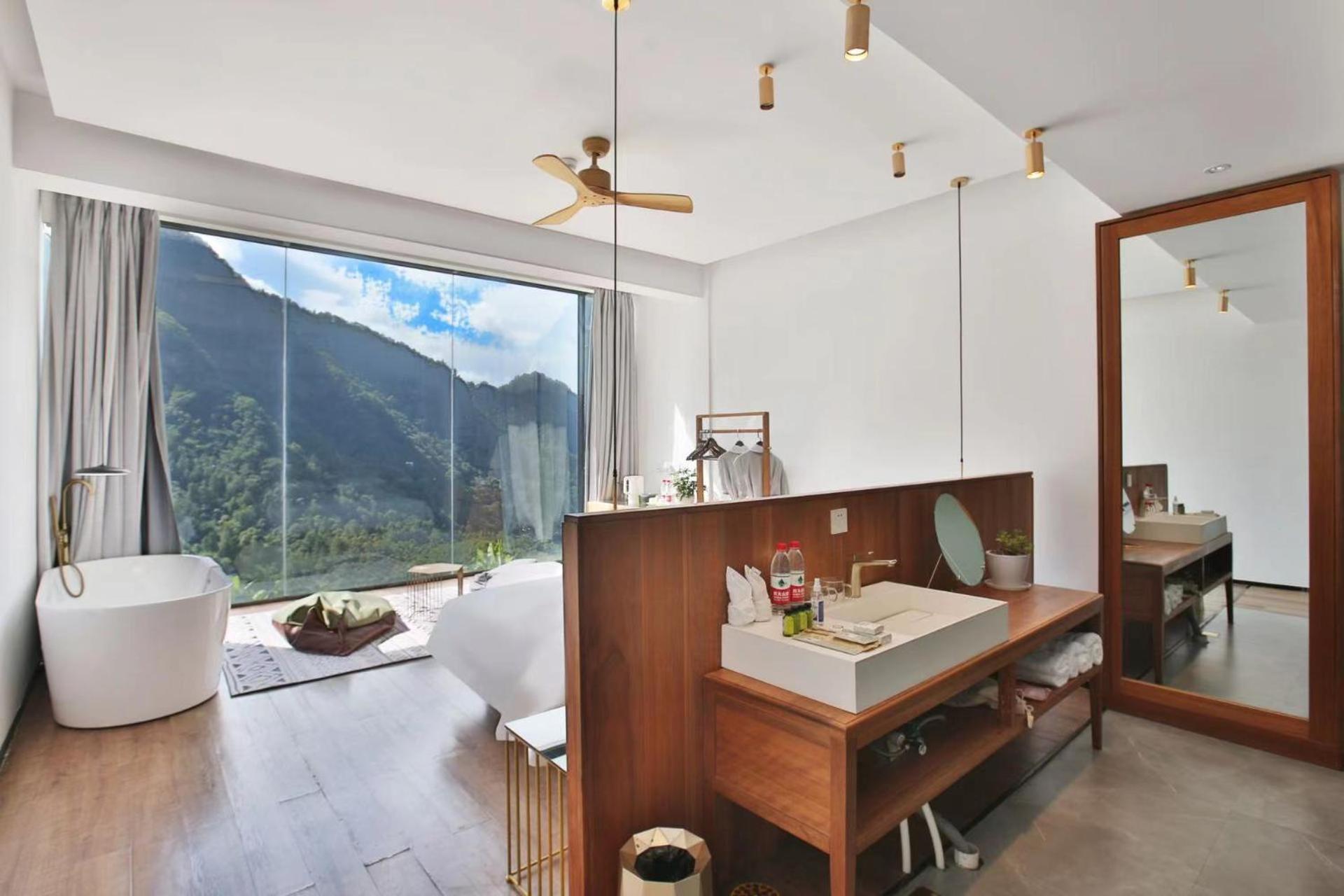 Zhangjiajie national park Purespace --2nights 1free pick-up&book tickets&5min to park