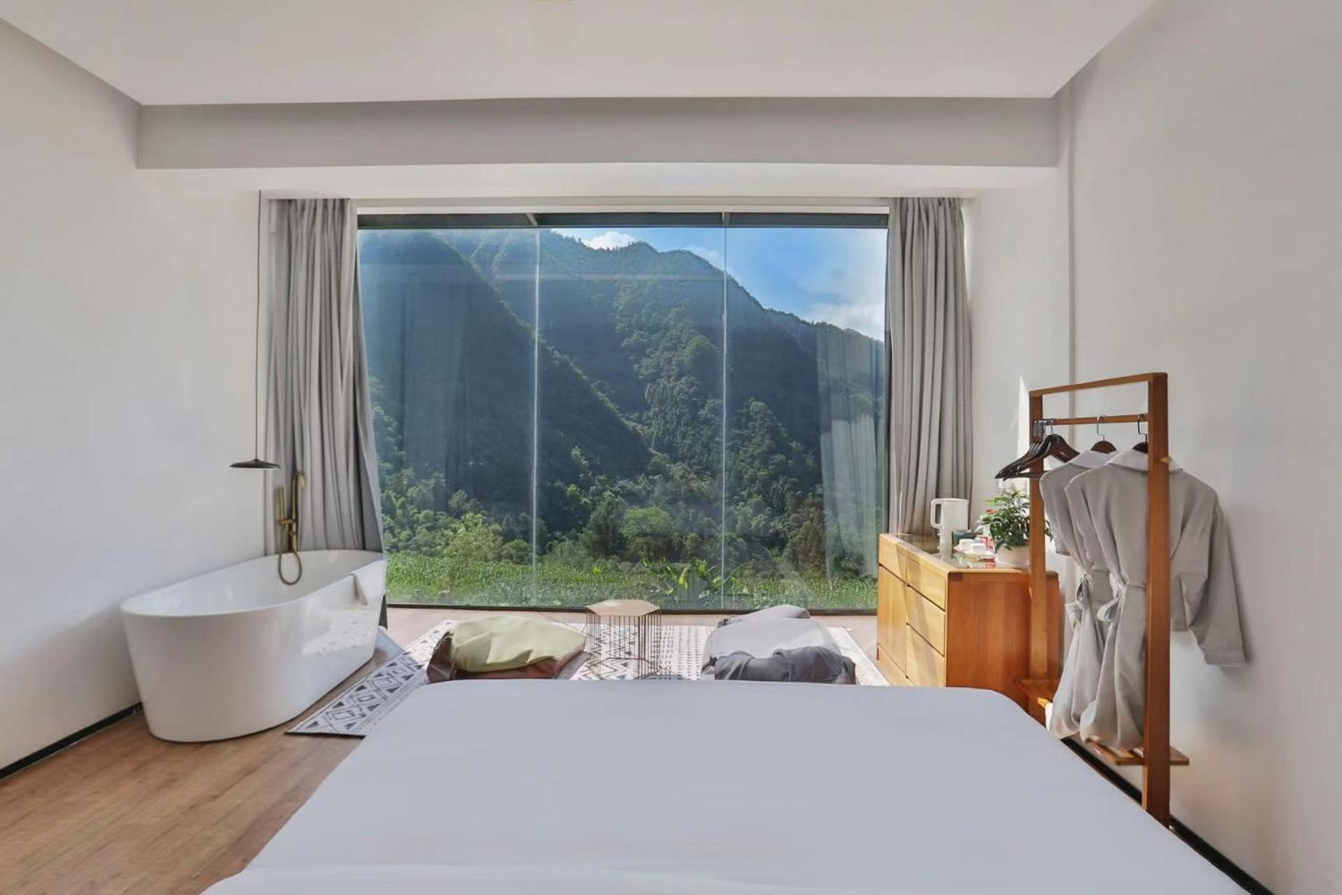 Zhangjiajie national park Purespace --2nights 1free pick-up&book tickets&5min to park