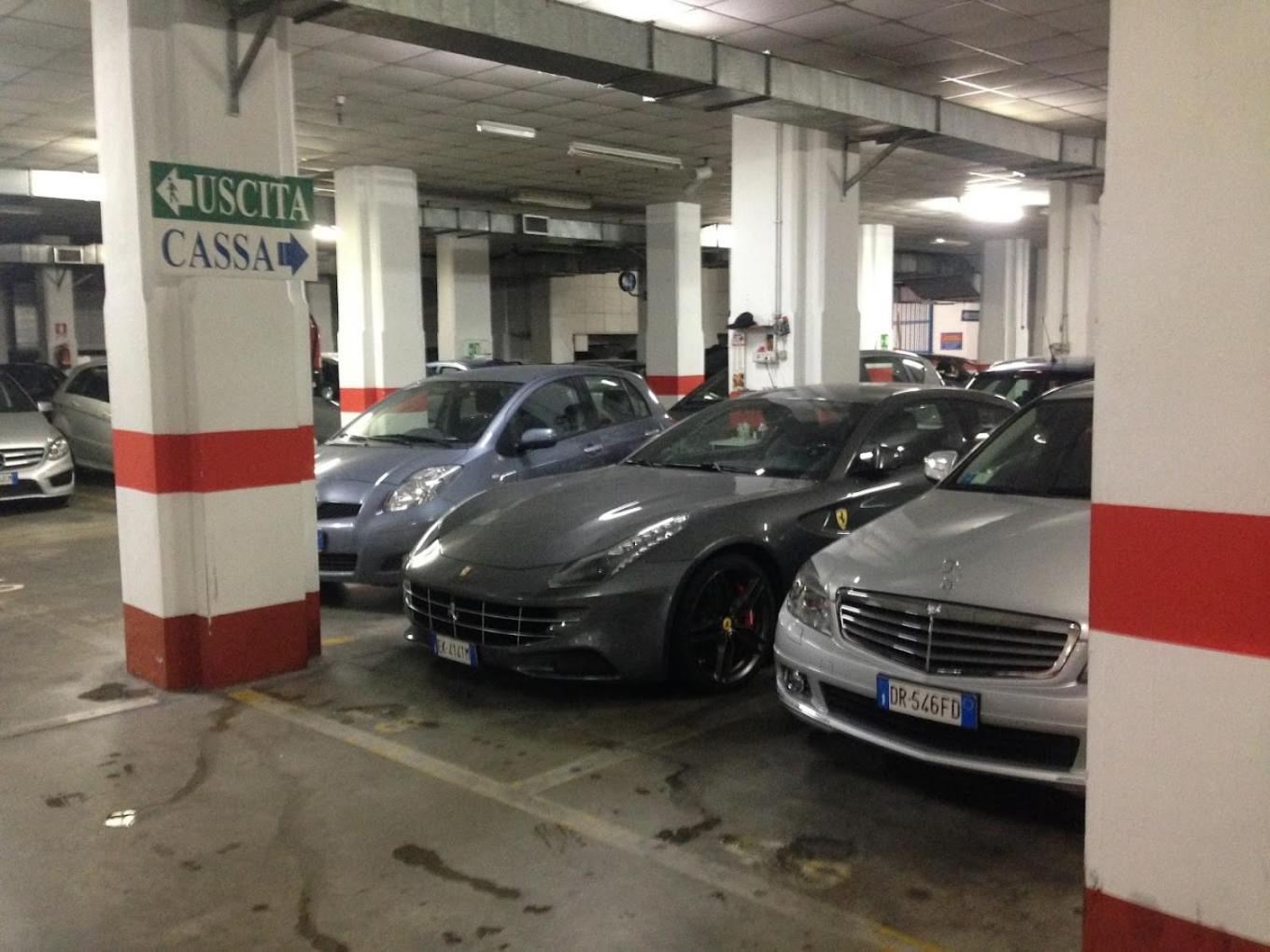 Fotofever Apt, two bedrooms with air conditioned in elegant shopping area, close to Vatican City