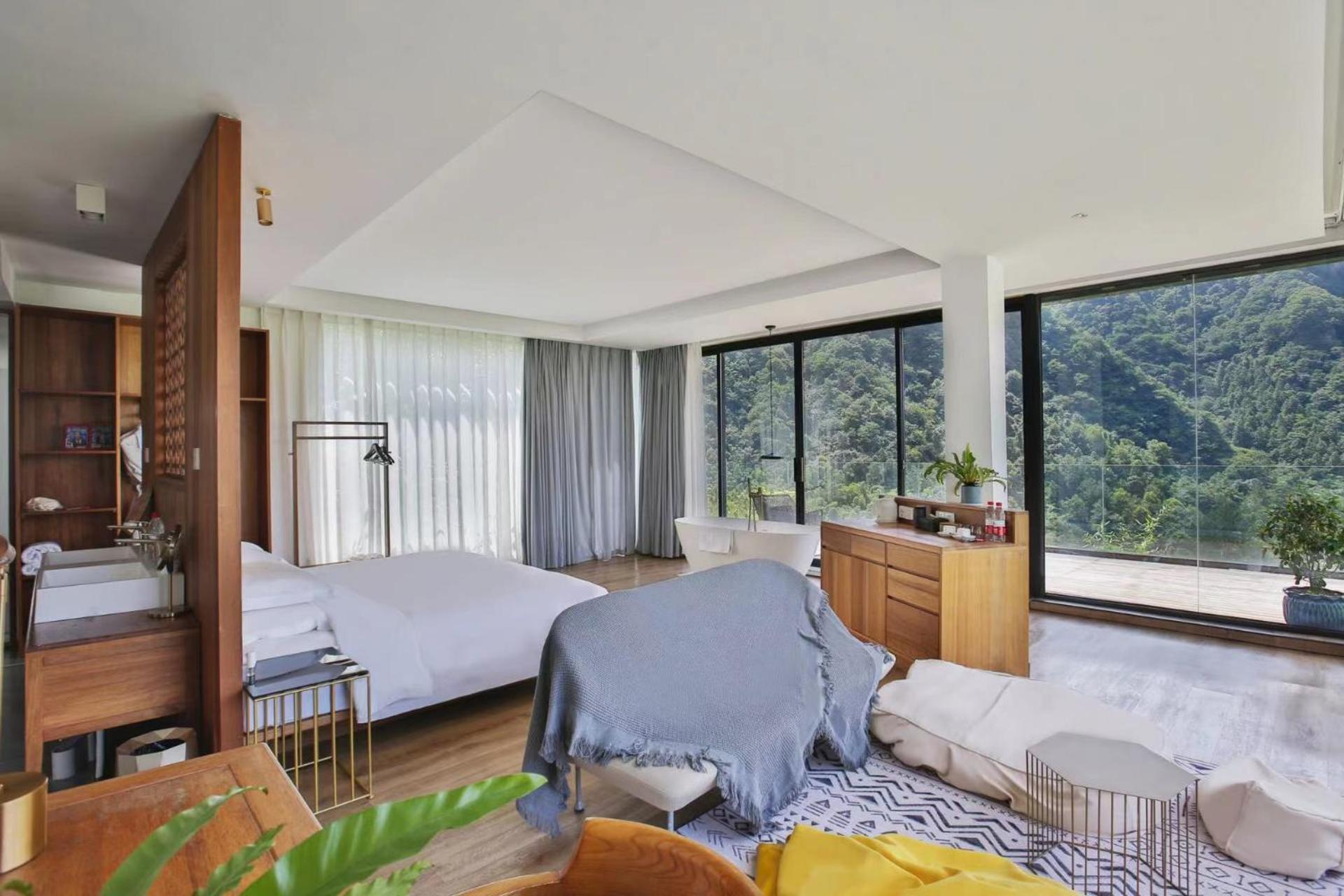 Zhangjiajie national park Purespace --2nights 1free pick-up&book tickets&5min to park