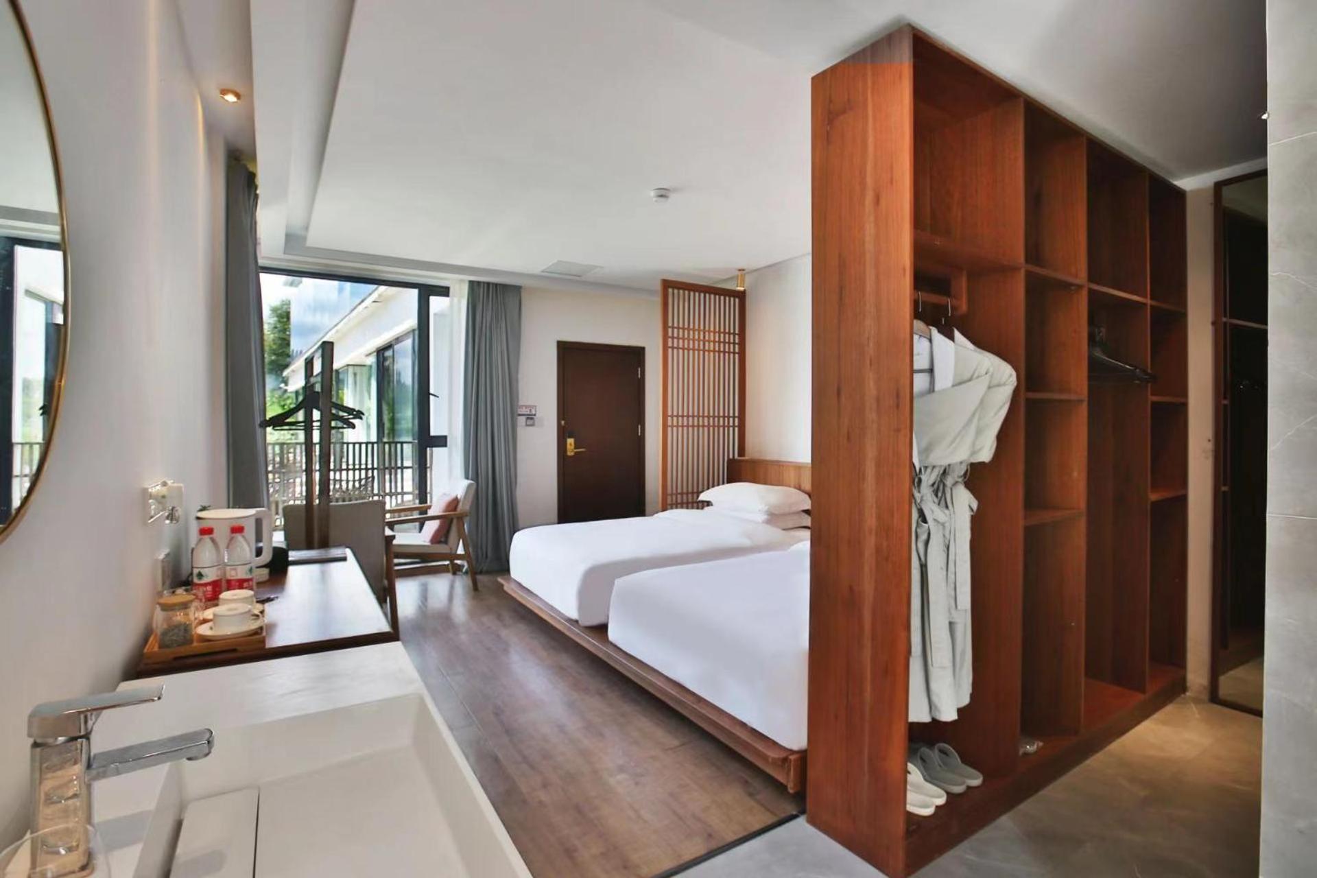 Zhangjiajie national park Purespace --2nights 1free pick-up&book tickets&5min to park