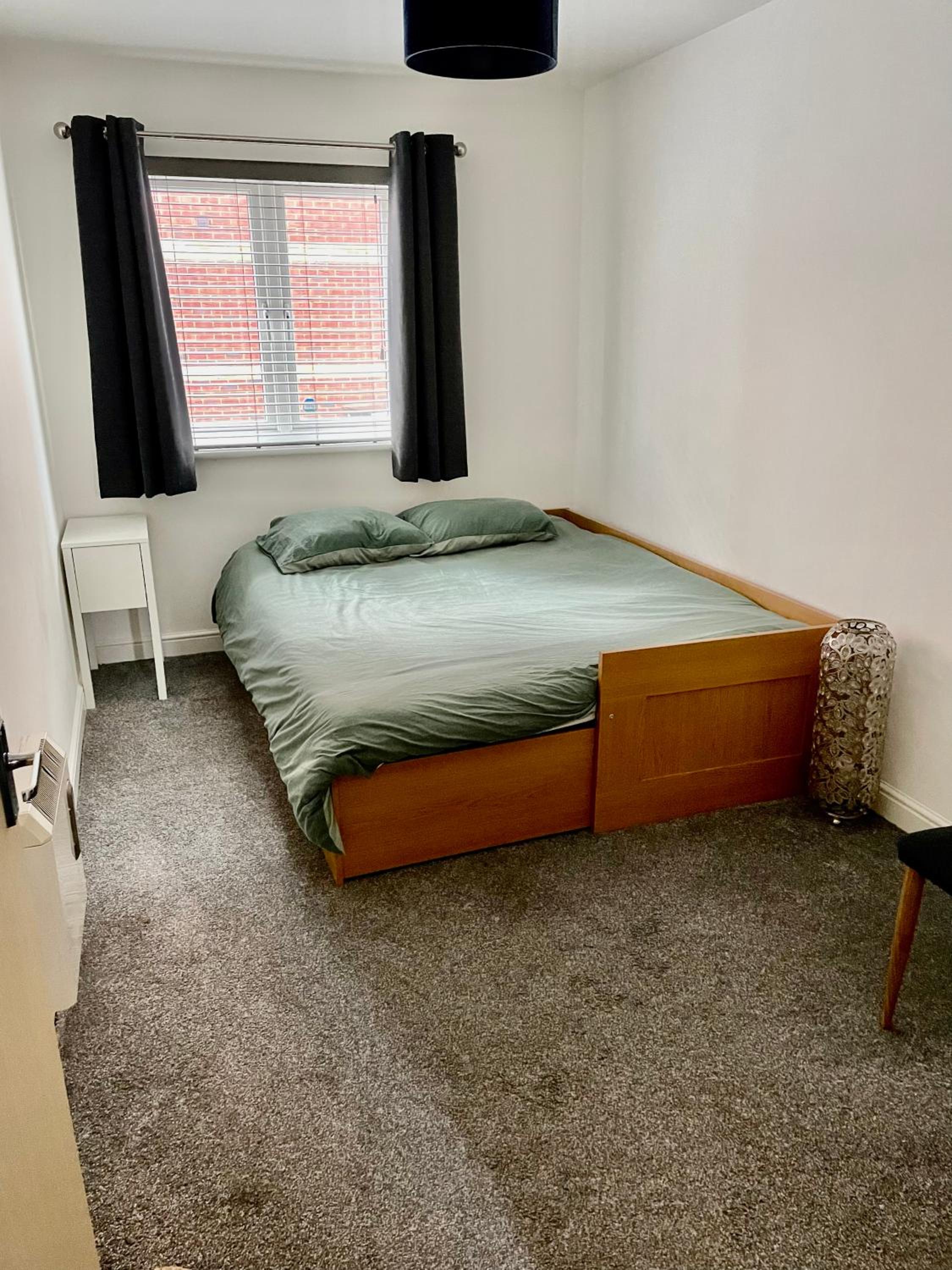 Large 2 bedroom apartment, 4 beds one 1 en-suite, Free parking Nr Chelt Elmore and Quays view 4