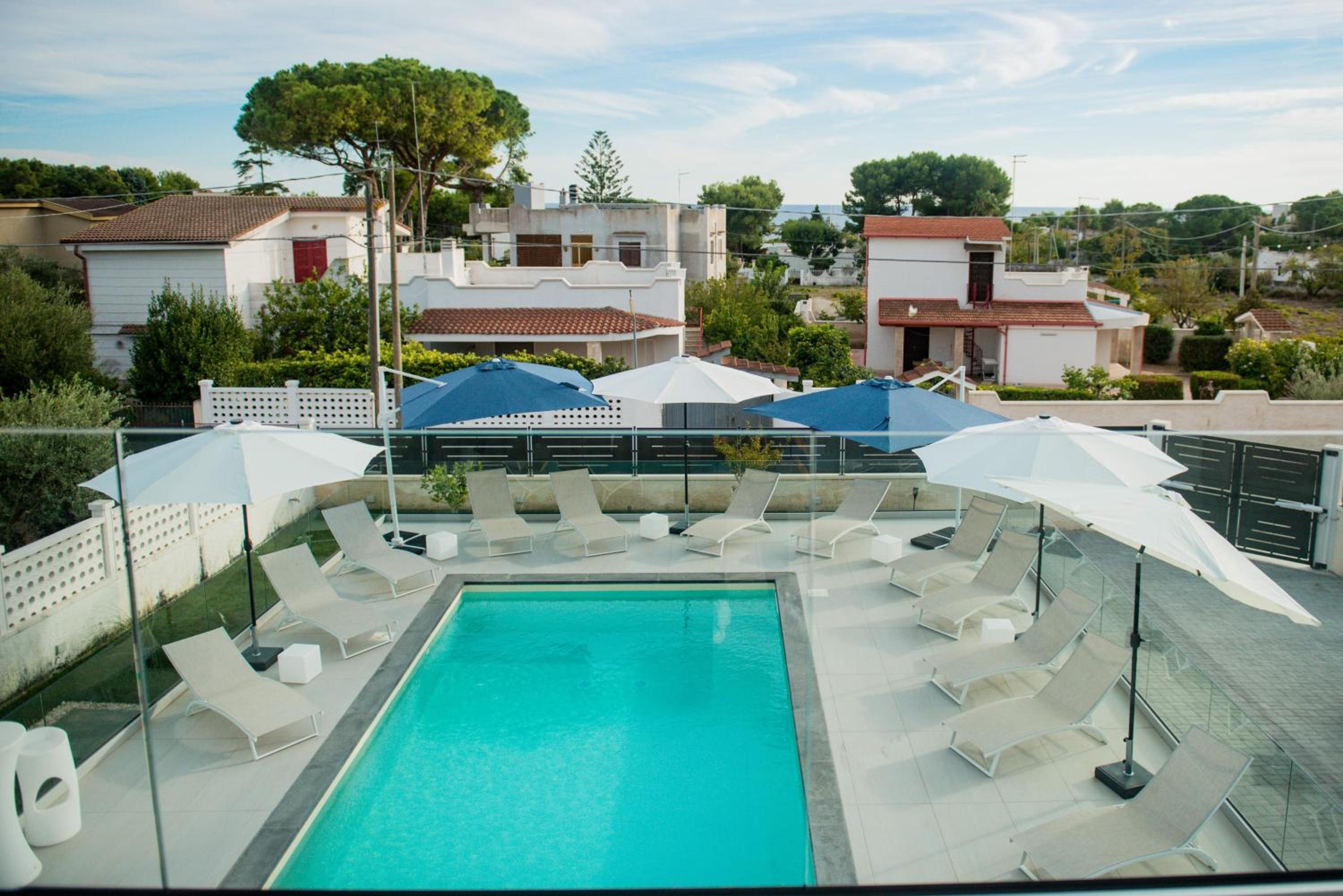 Divina Perla view 3