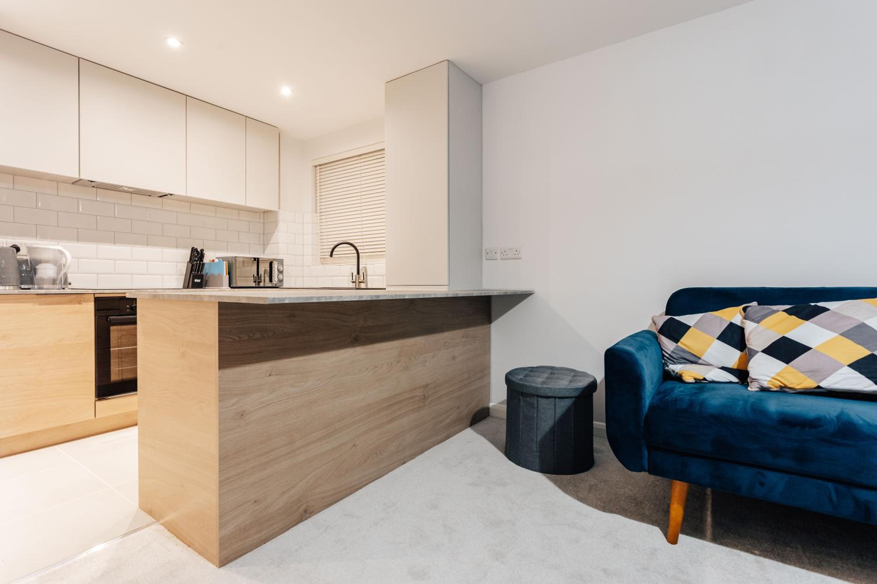 Stunning 2 bedroom flat in town view 5