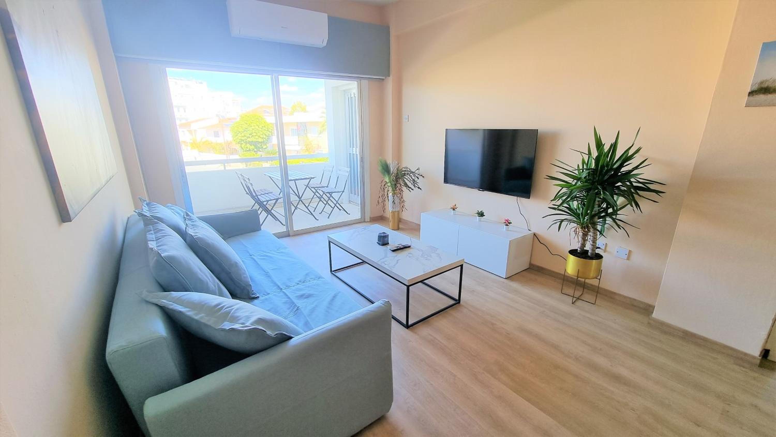 The Urban Oasis - Comfort 2br near the City Center, 200Mbit Internet and Smart TV