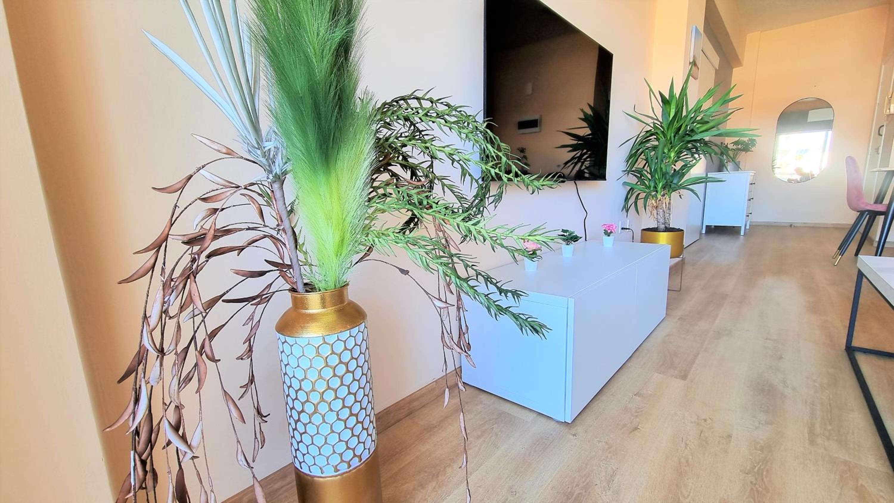 The Urban Oasis - Comfort 2br near the City Center, 200Mbit Internet and Smart TV
