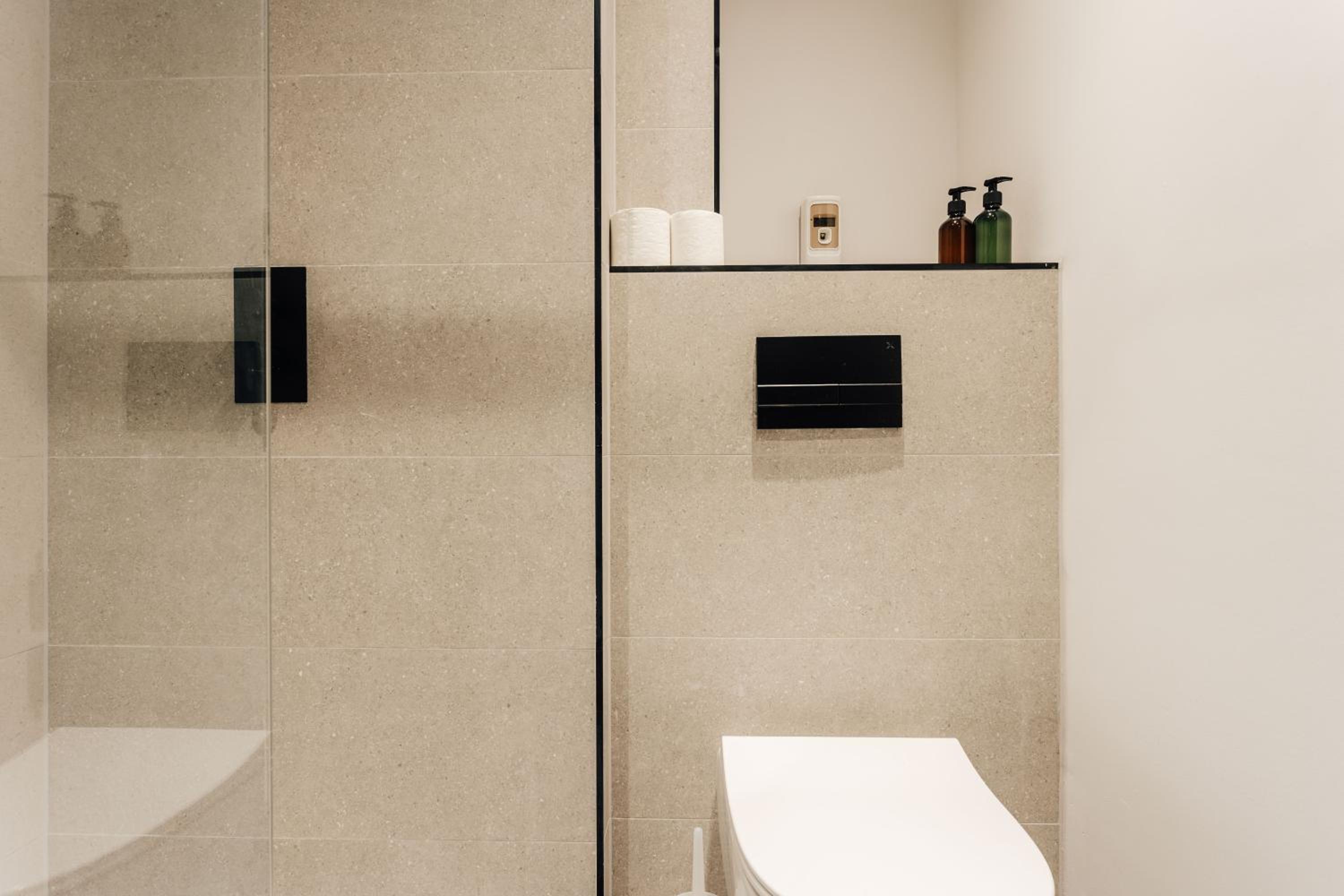Modern peaceful flat in town with parking view 3