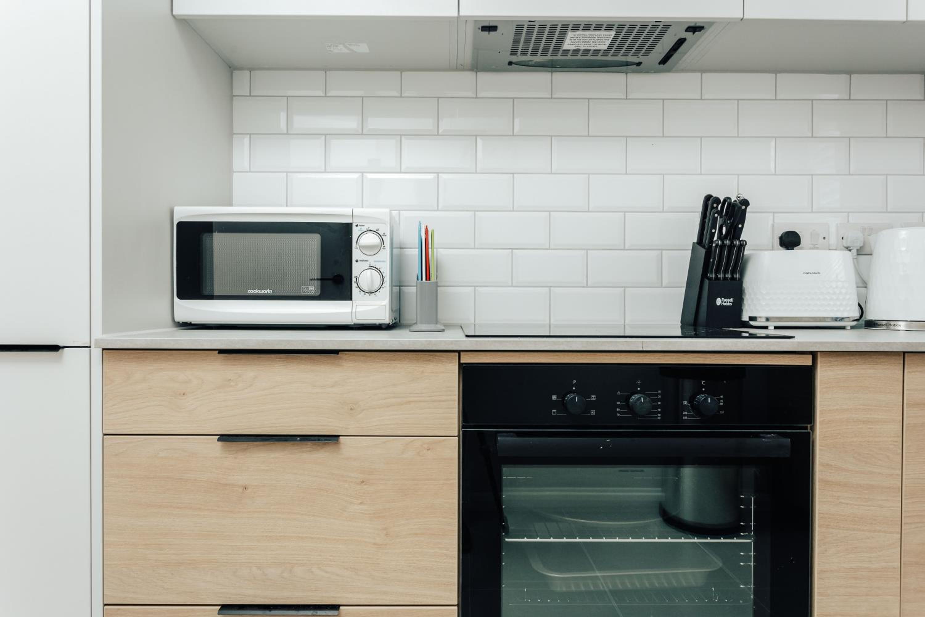 Modern peaceful flat in town with parking view 2