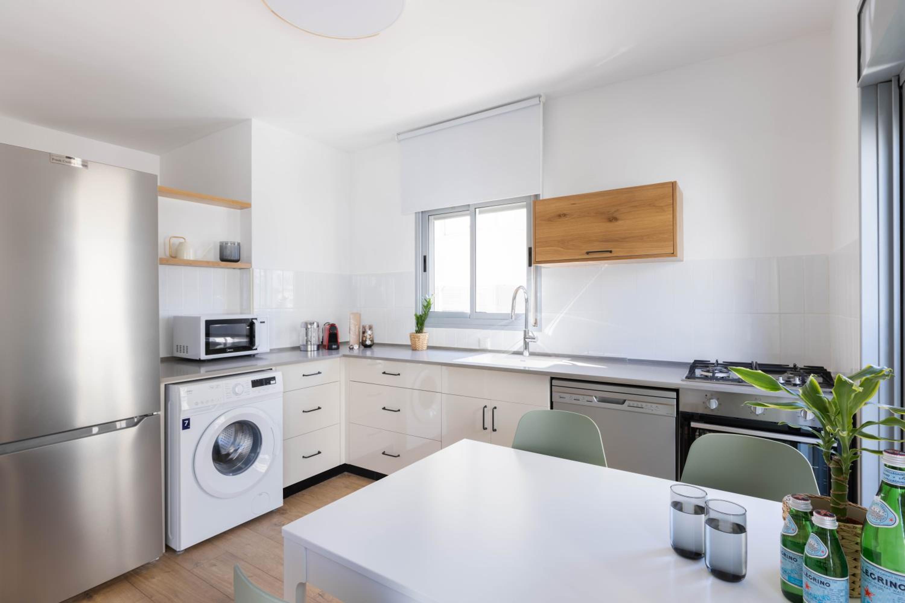 Charming Shalom by TLV2RENT view 3