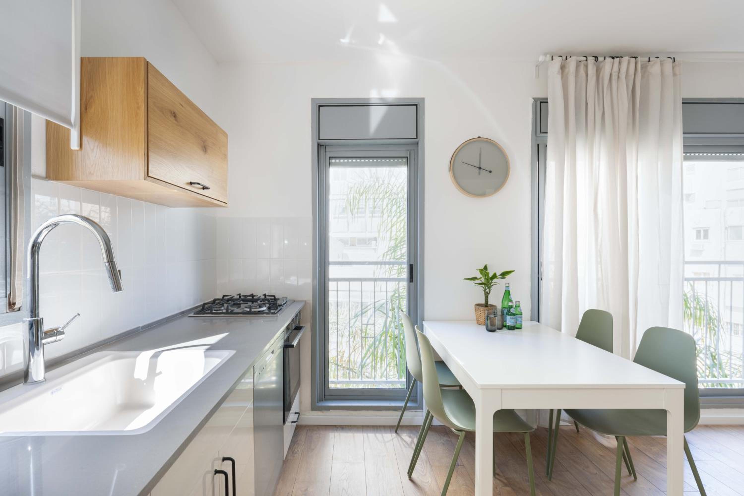Charming Shalom by TLV2RENT view 2