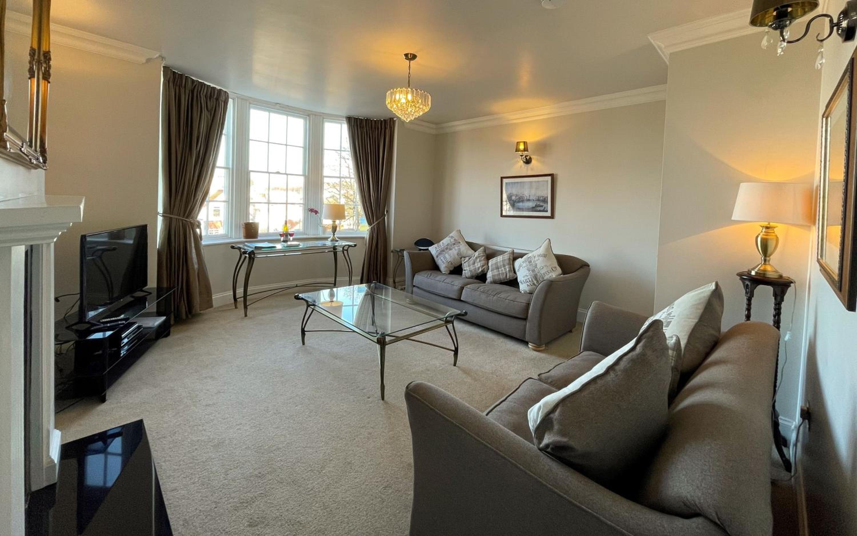 Exceptional Two-Bedroom Accommodation in Central Whitby with Parking and Stunning Views