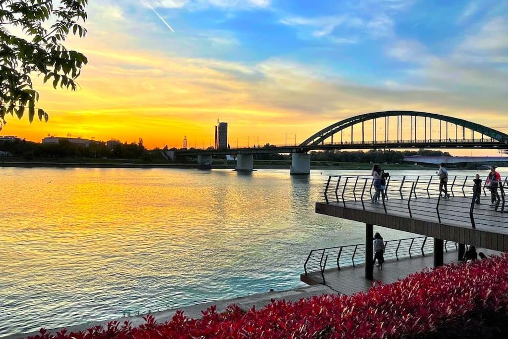 2-Bedroom Oasis in the heart of the Waterfront