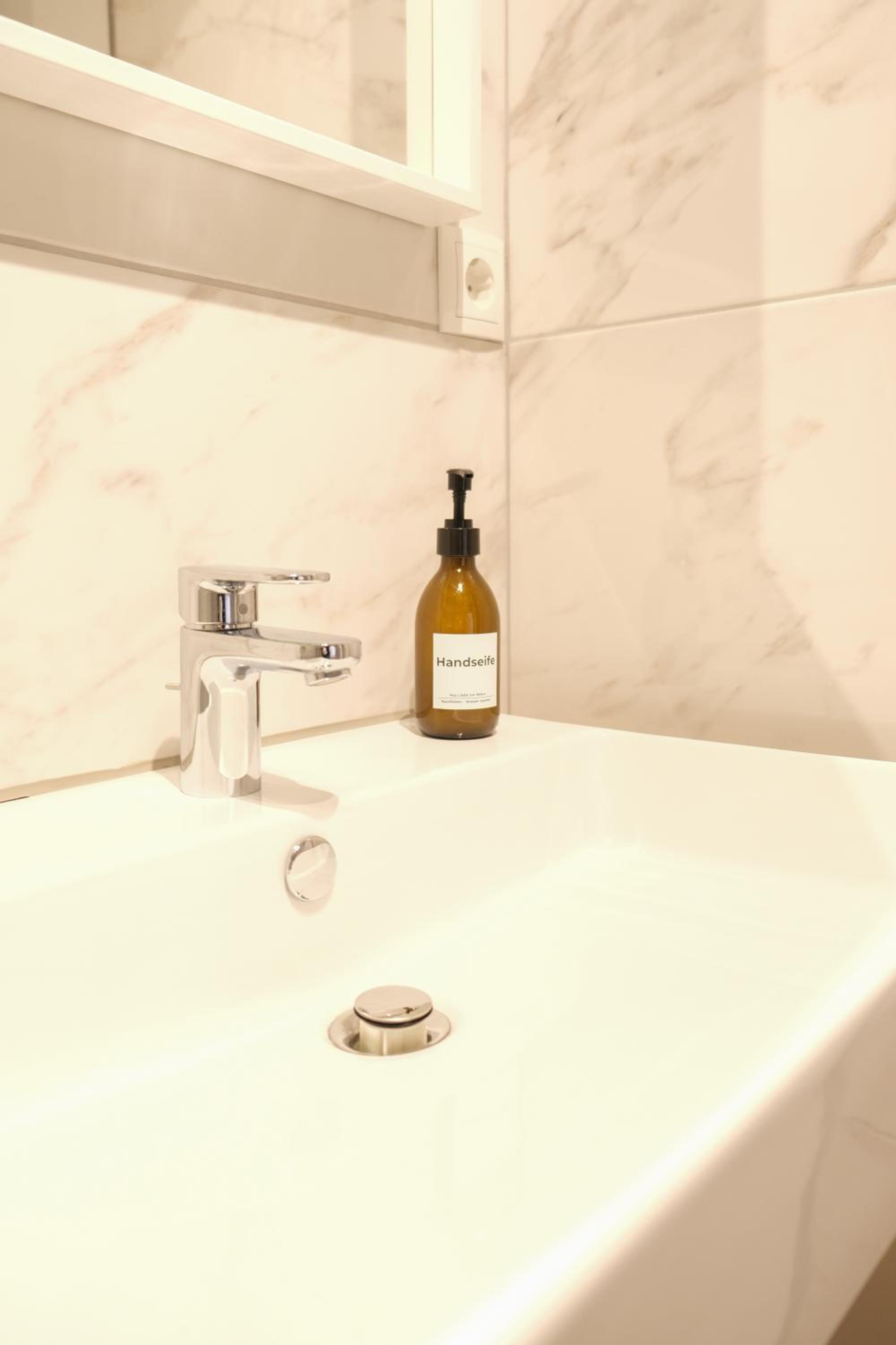 Honeybee Properties Ferienwohnungen Koblenz