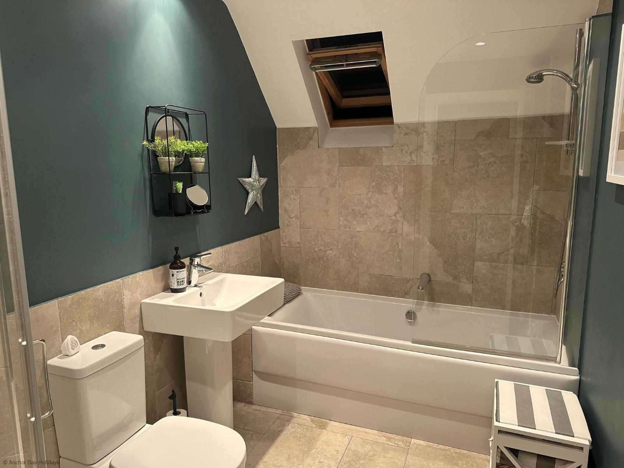 Ocean Retreat - Part of the The Bay Filey Holiday Village with pool, gym and direct beach access, pub, restaurant, tennis and meadows walks
