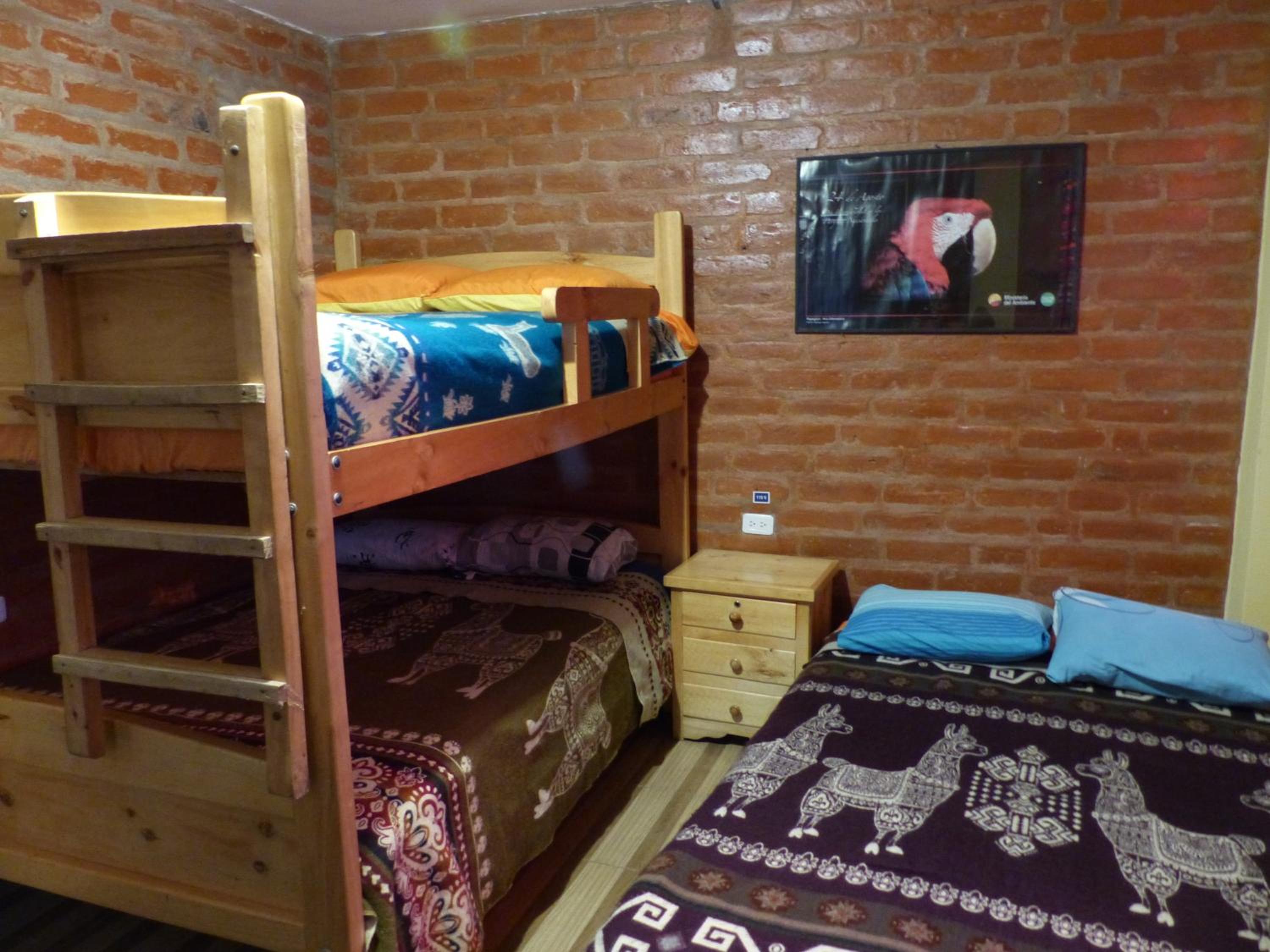 Hostal La Casa Amarilla City