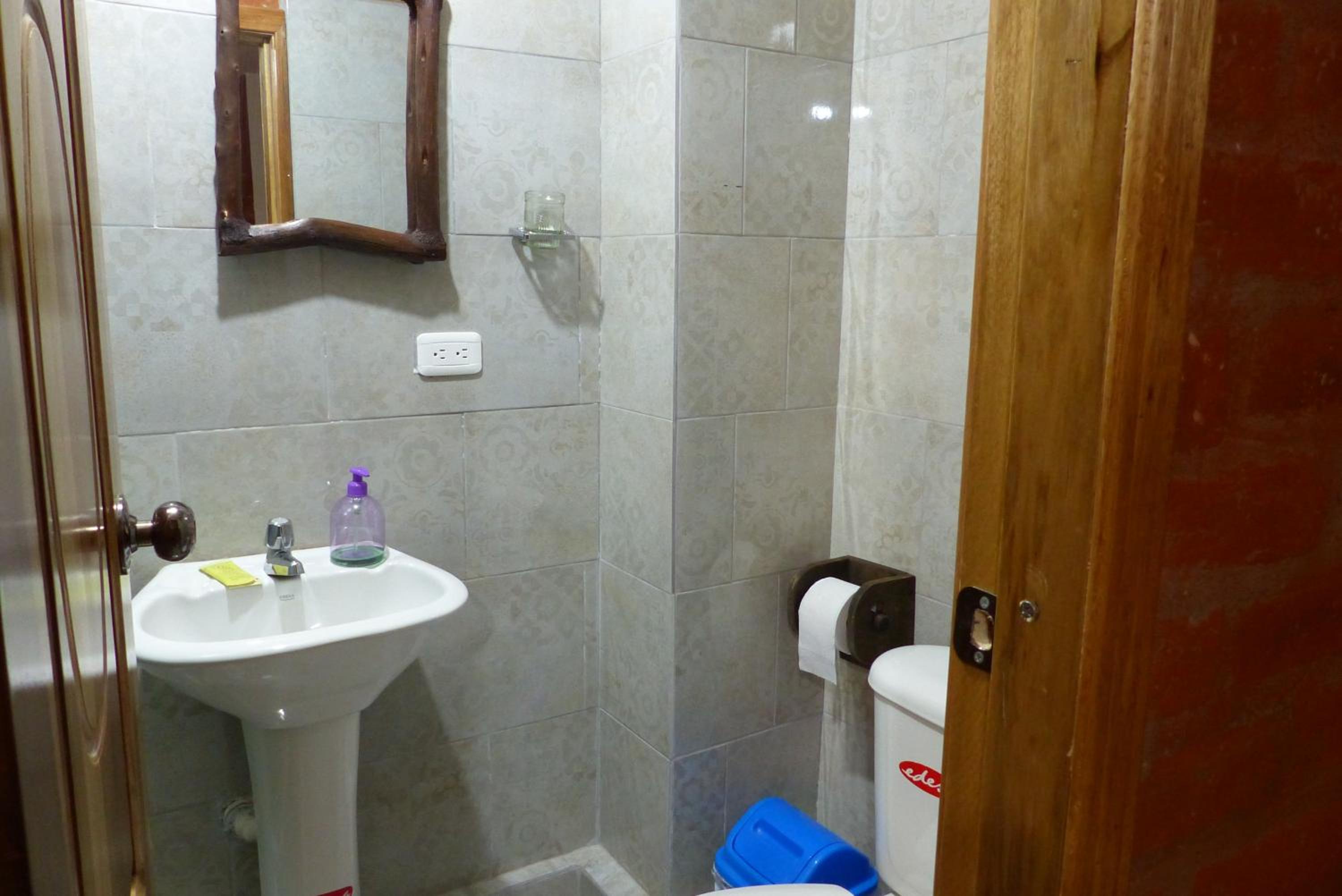 Hostal La Casa Amarilla City