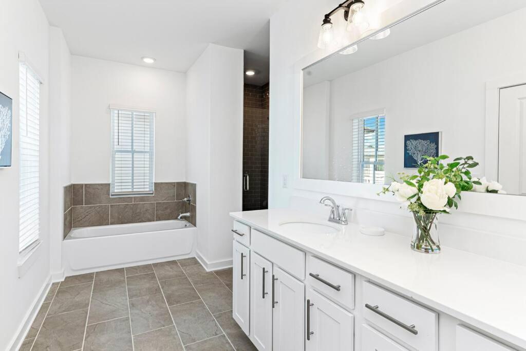Orange Beach Luxury Home - Close to Beach & Attractions view 3