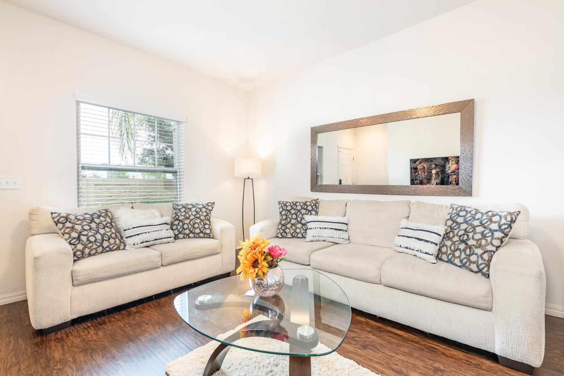 Lovely and Cozy Townhome Near Disney Parks view 4