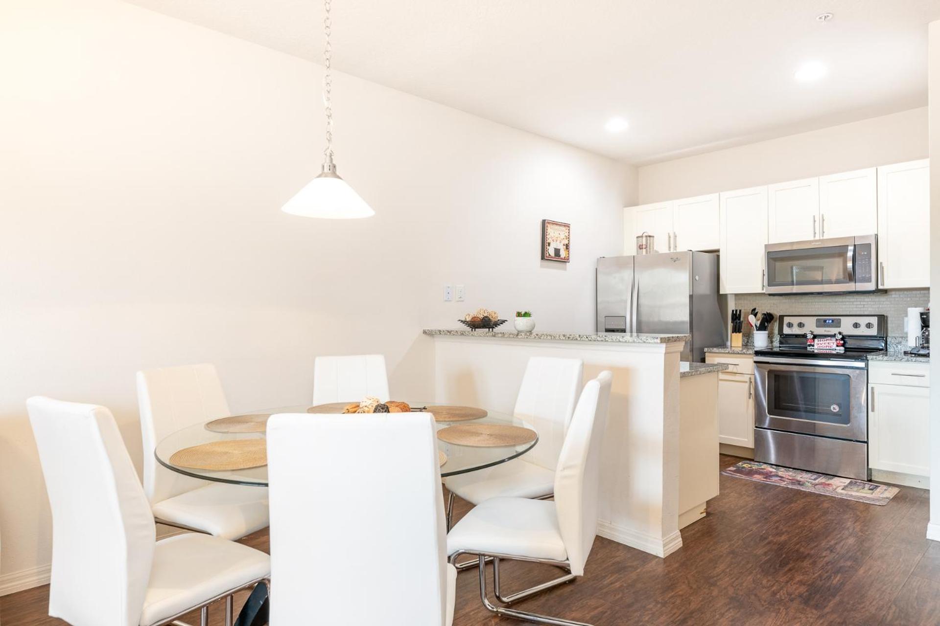 Lovely and Cozy Townhome Near Disney Parks view 5