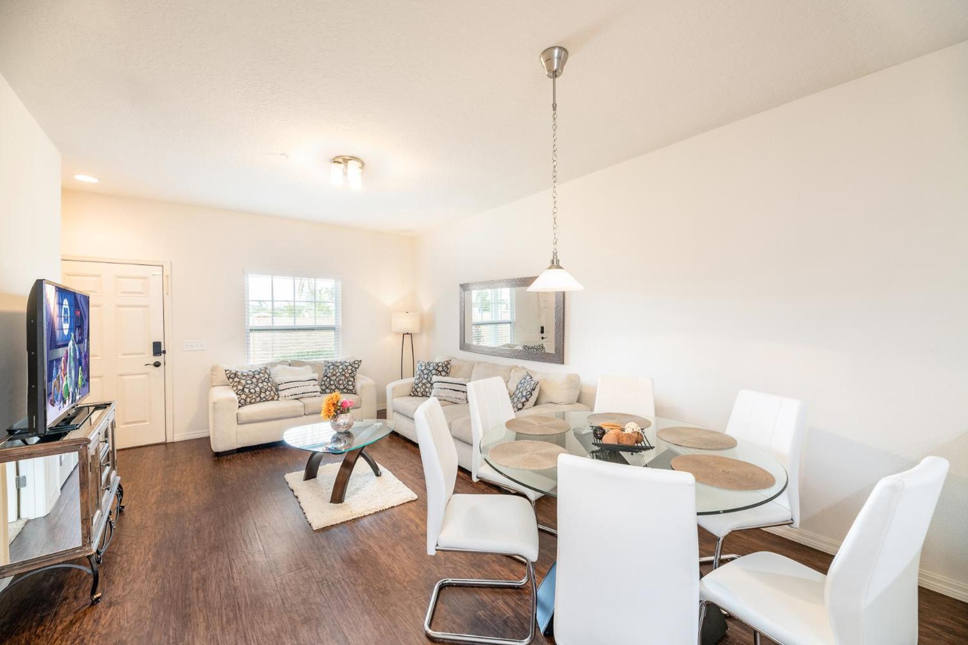 Lovely and Cozy Townhome Near Disney Parks view 3