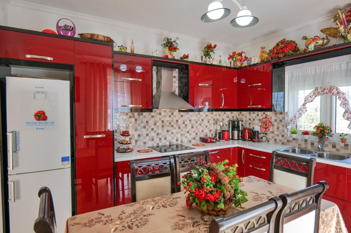 Kristal Apartments