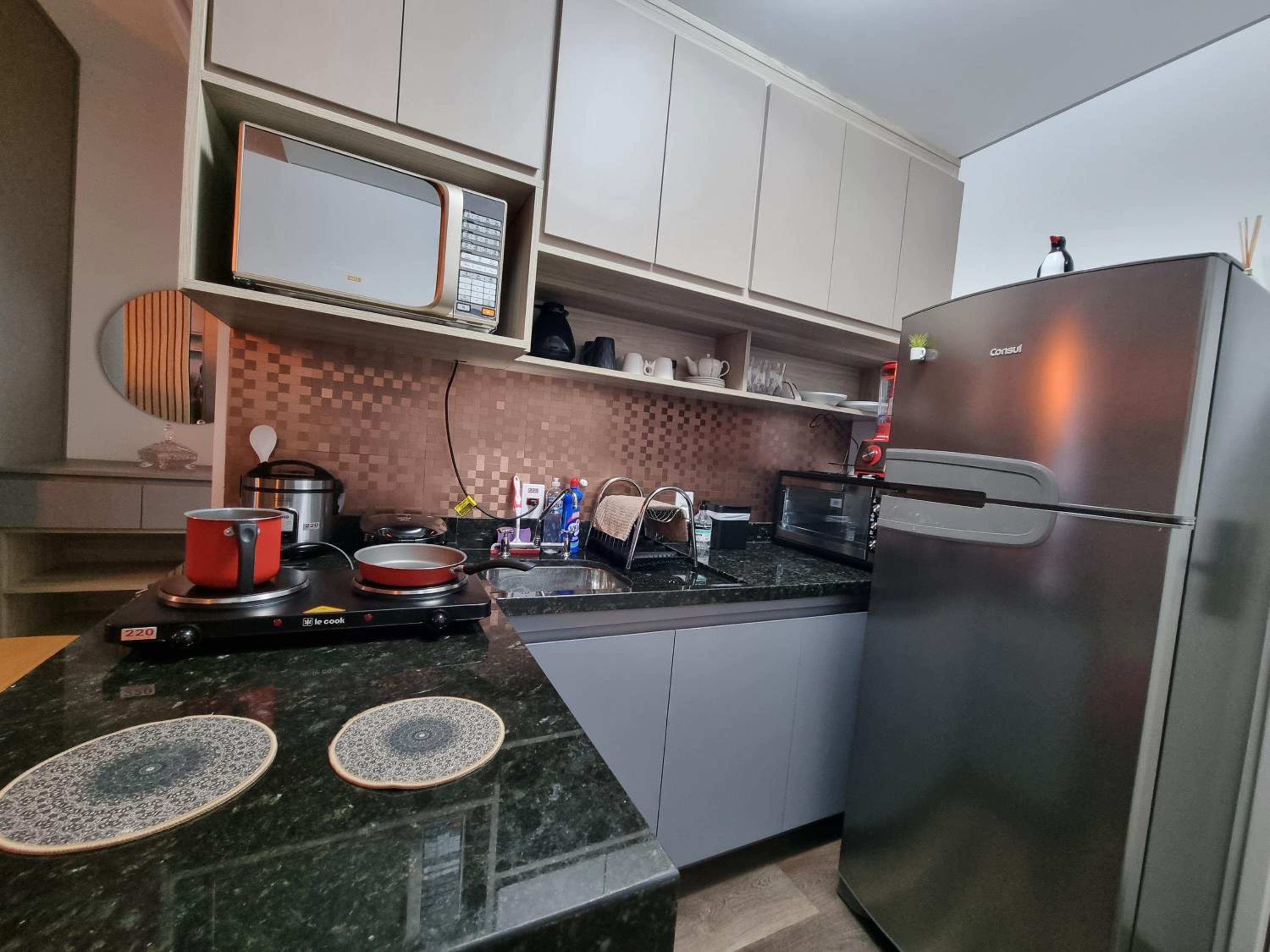 Flat luxo, mobiliado c/ ar, wi-fi, pisc. e academia