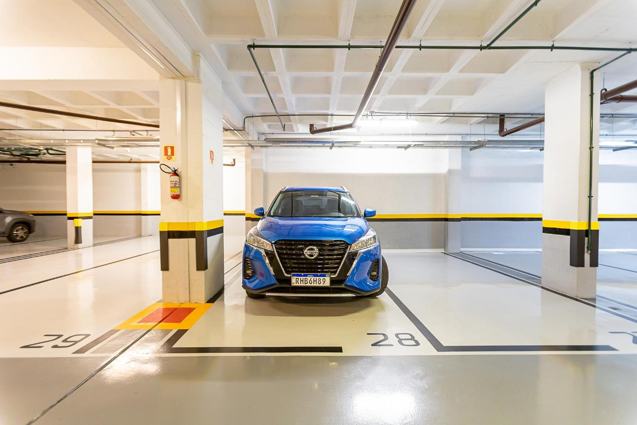 Luxuoso Apt Batel - 4 Minutos do Shopping Pátio Batel c/ Garagem, Piscina, Sauna e Academia
