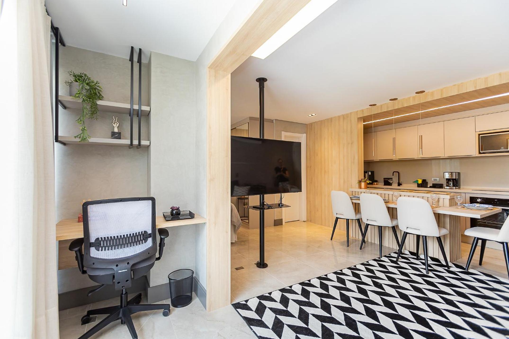 Luxuoso Apt Batel - 4 Minutos do Shopping Pátio Batel c/ Garagem, Piscina, Sauna e Academia
