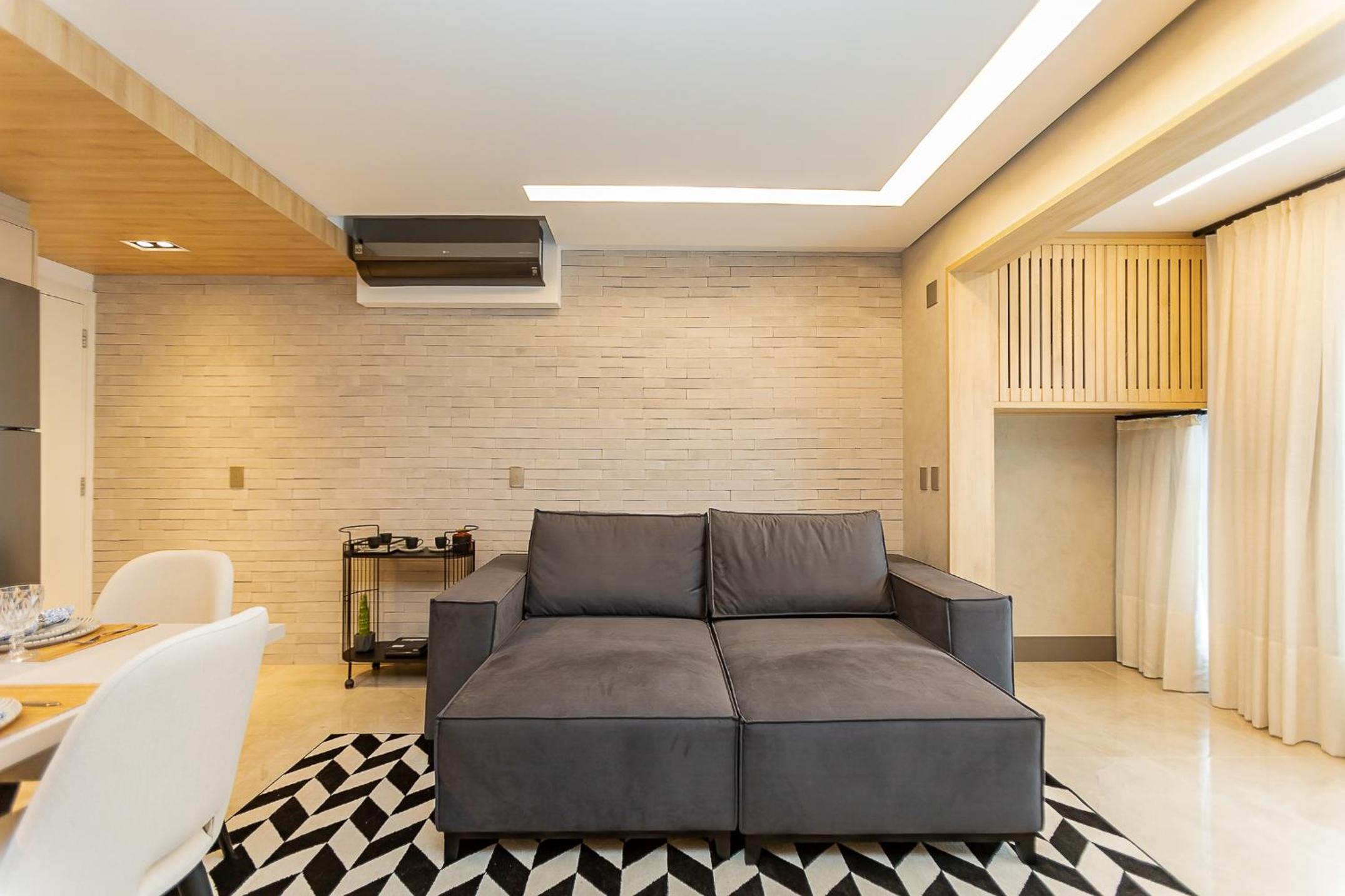 Luxuoso Apt Batel - 4 Minutos do Shopping Pátio Batel c/ Garagem, Piscina, Sauna e Academia