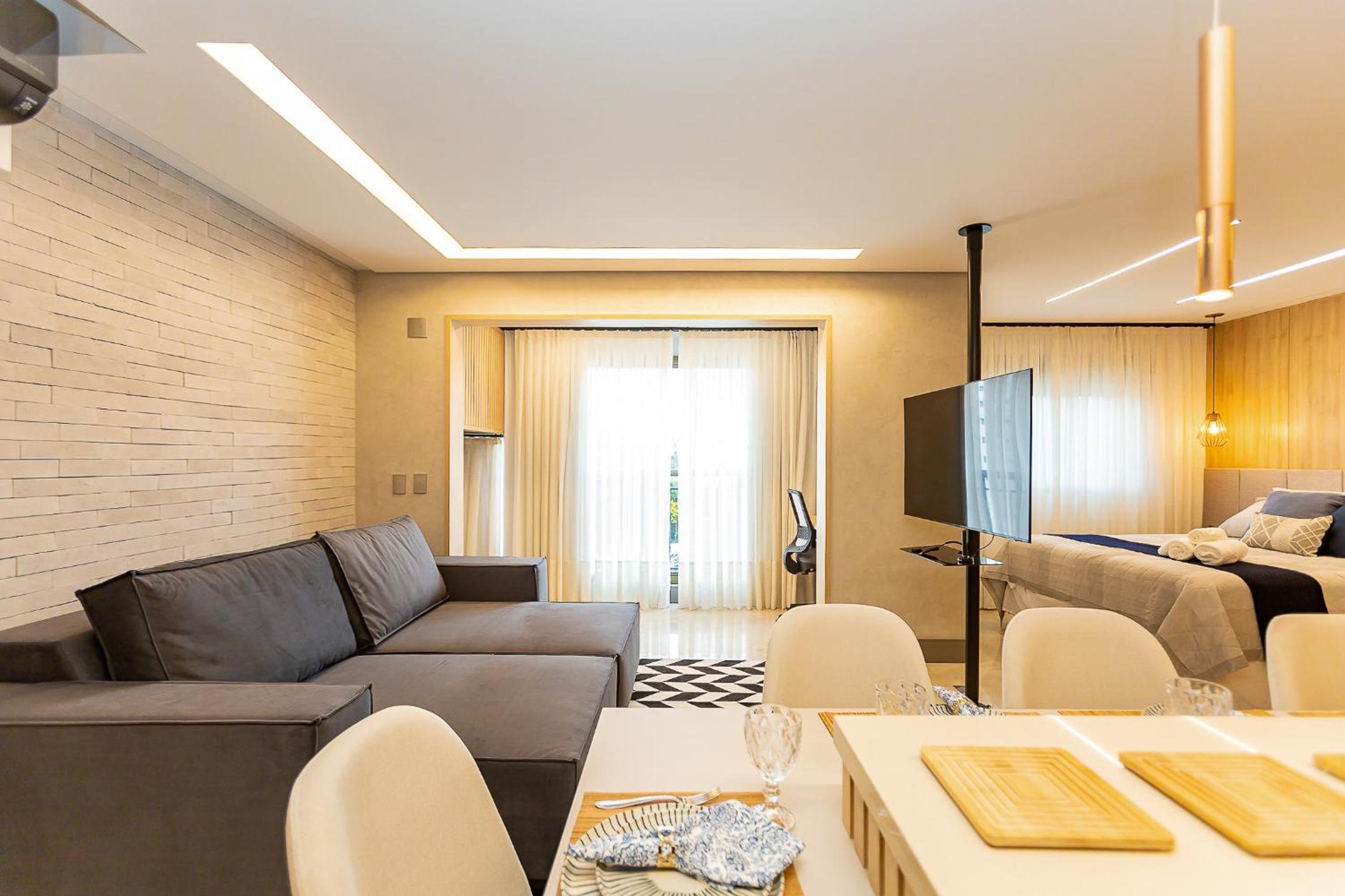 Luxuoso Apt Batel - 4 Minutos do Shopping Pátio Batel c/ Garagem, Piscina, Sauna e Academia