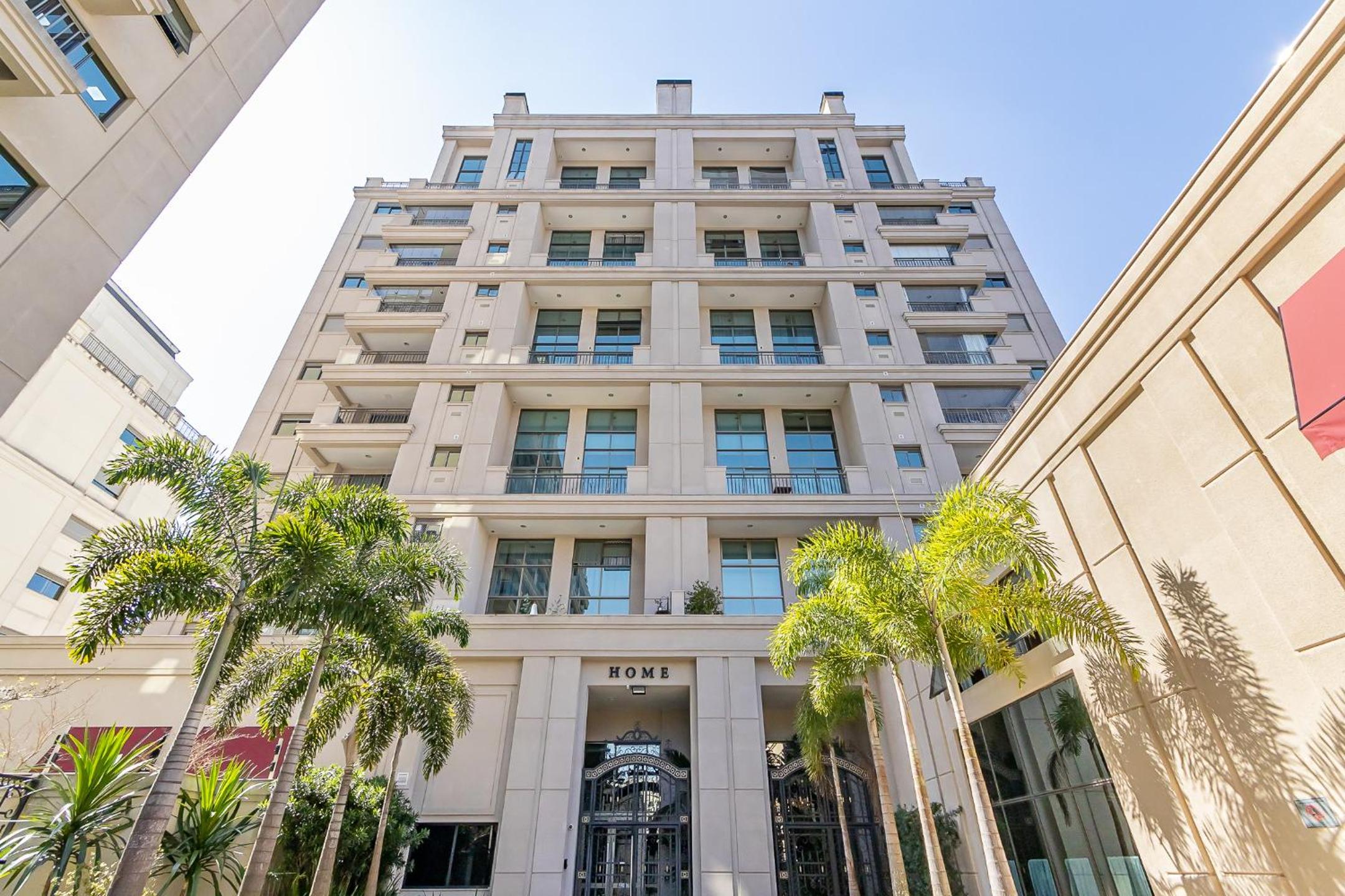 Luxuoso Apt Batel - 4 Minutos do Shopping Pátio Batel c/ Garagem, Piscina, Sauna e Academia