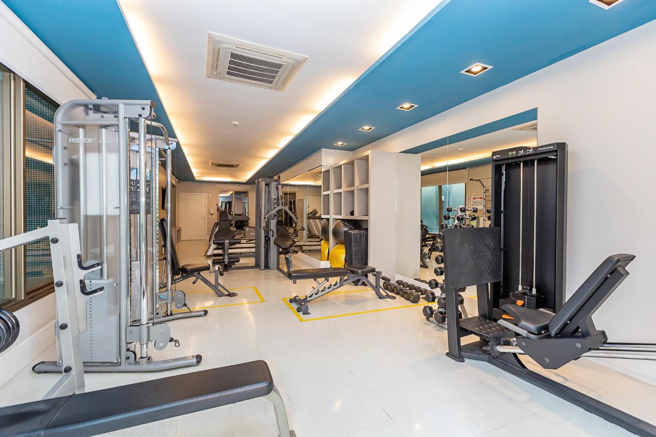 Luxuoso Apt Batel - 4 Minutos do Shopping Pátio Batel c/ Garagem, Piscina, Sauna e Academia