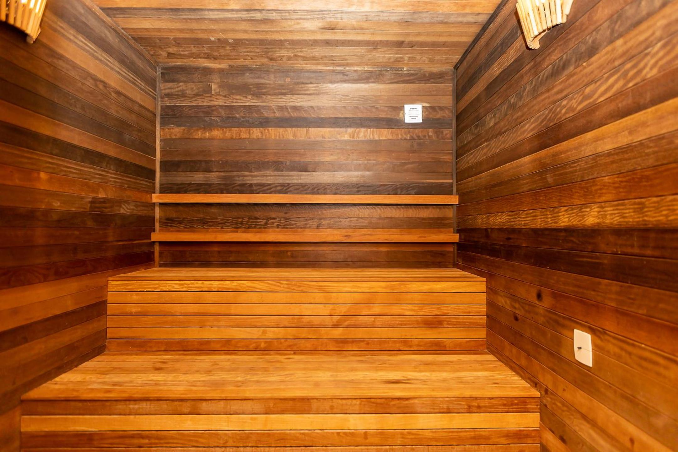 Luxuoso Apt Batel - 4 Minutos do Shopping Pátio Batel c/ Garagem, Piscina, Sauna e Academia