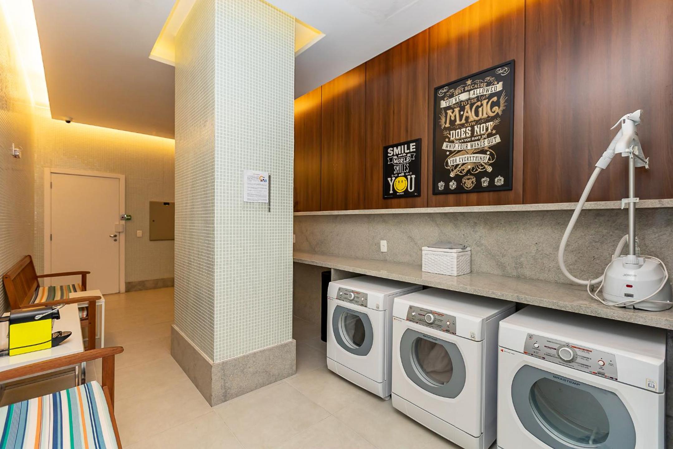 Luxuoso Apt Batel - 4 Minutos do Shopping Pátio Batel c/ Garagem, Piscina, Sauna e Academia
