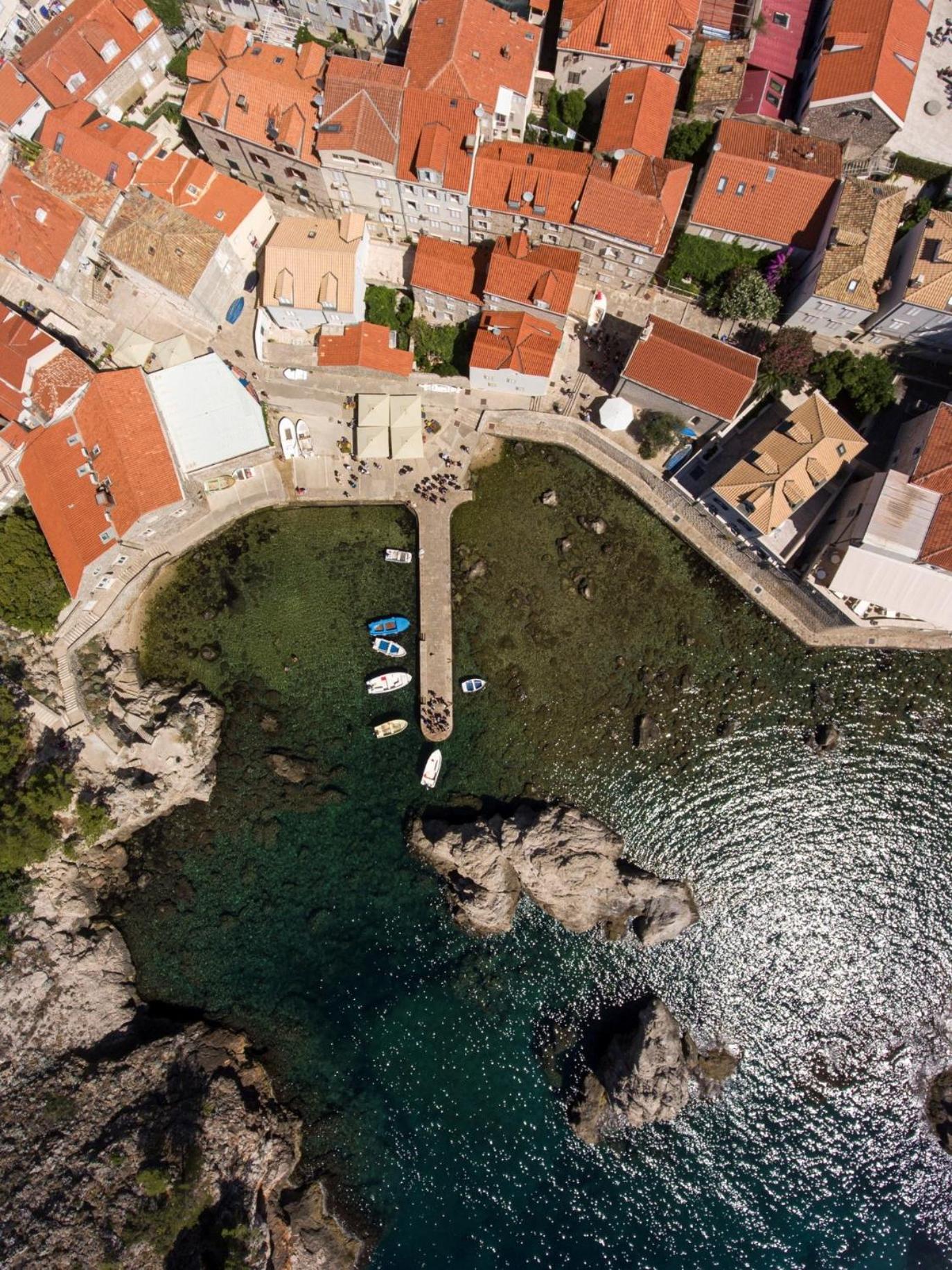 Sea Rocks Residence
