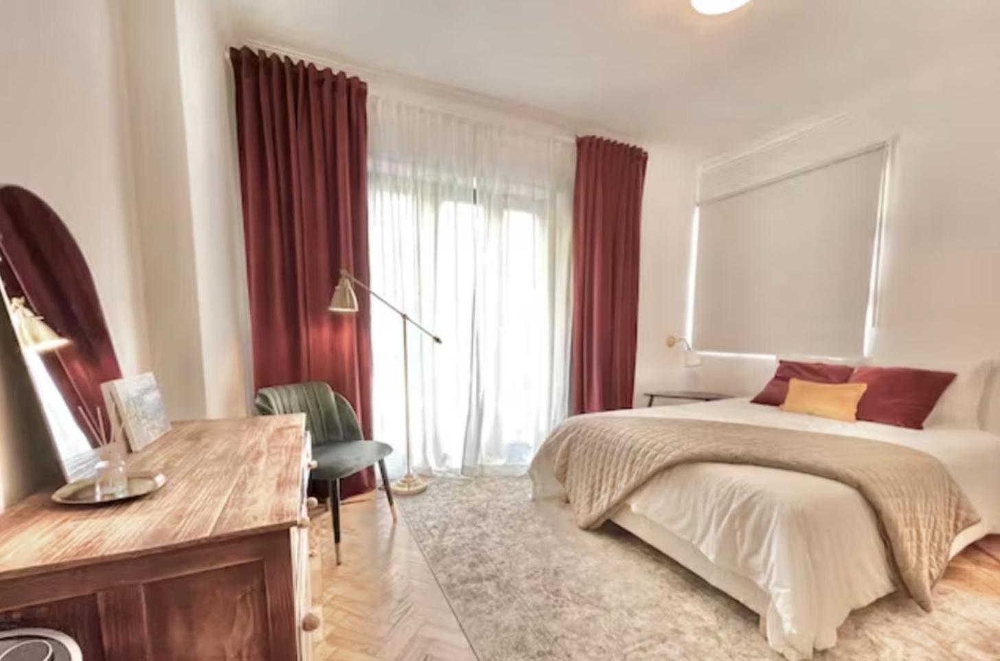 Valmor Avenue Vintage Chiq by Homeful view 4