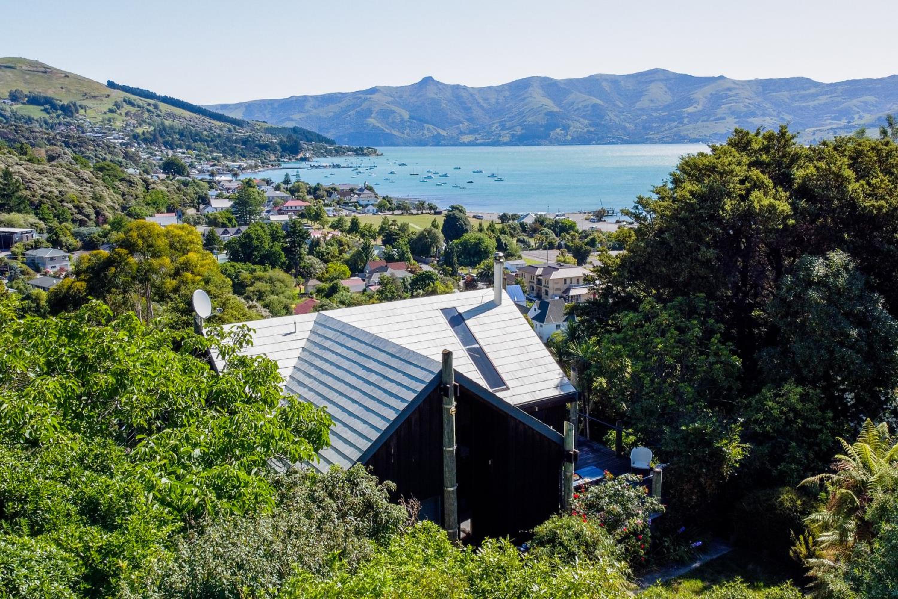 The Tree House - Akaroa Holiday Home