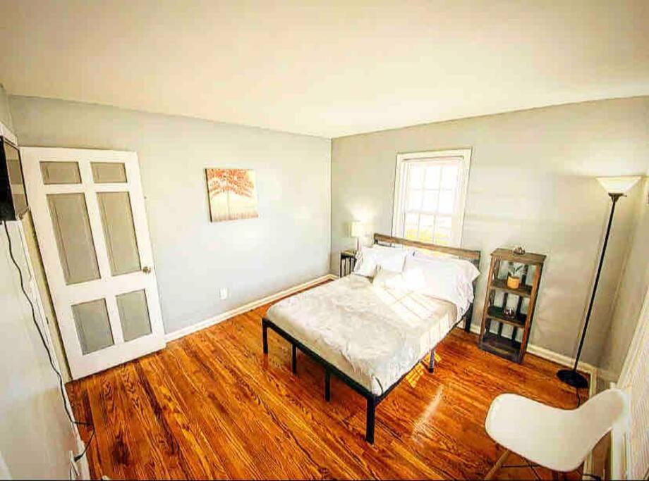 Adorable&Cozy Suburban Home Mins from Dwtn/Airport view 2