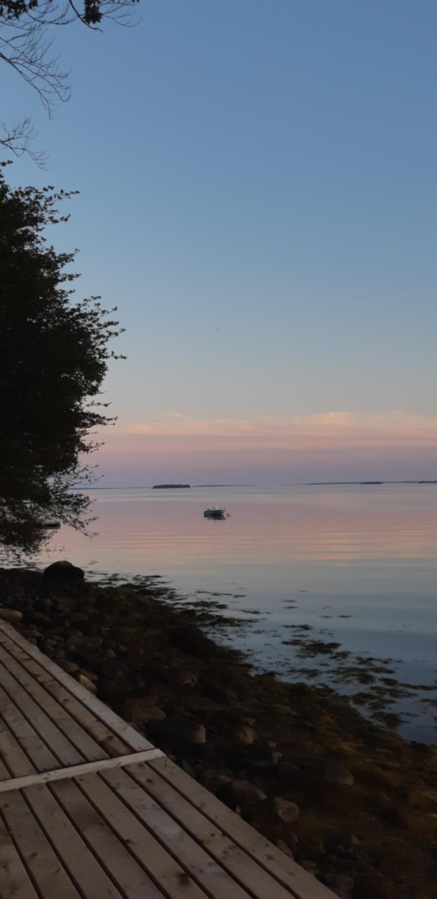 Oceanfront Garden Cottage - Gateway to Attractions and Towns, Private Cove Mooring