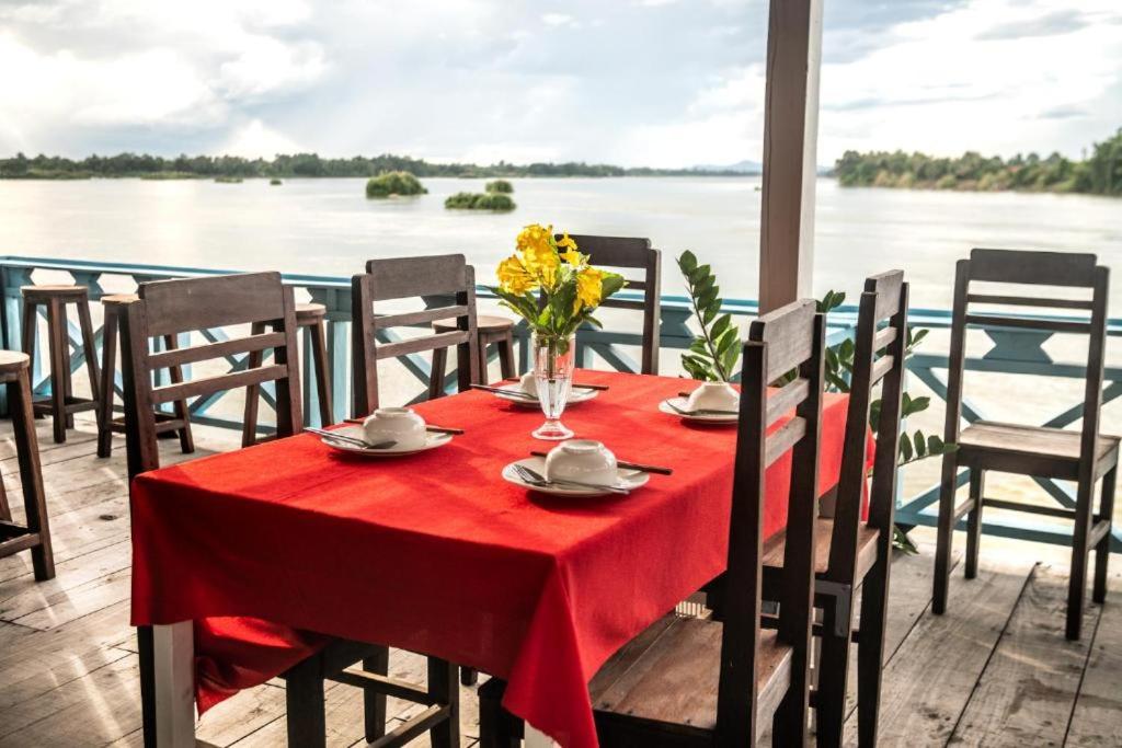 DON DET Souksan Sunset Guesthouse and The Xisland Riverview Studio view 4