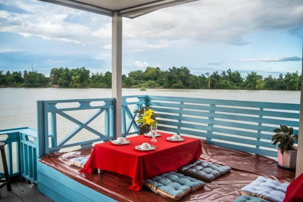 DON DET Souksan Sunset Guesthouse and The Xisland Riverview Studio view 3