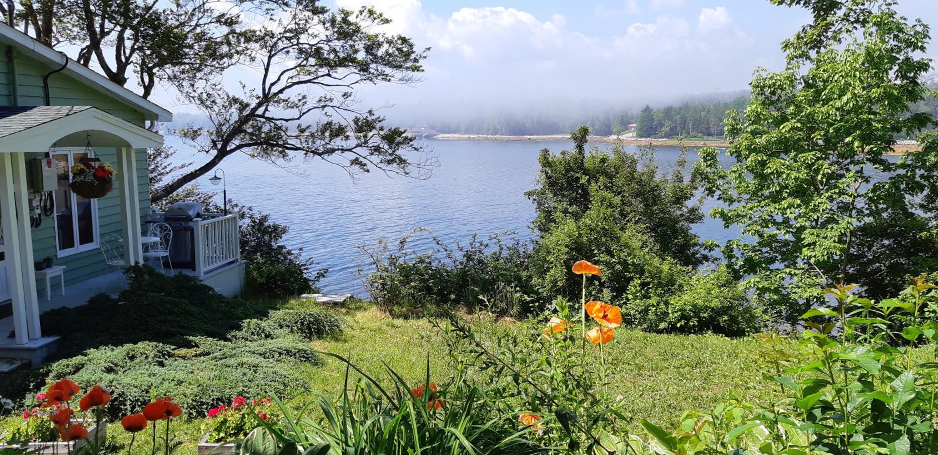 Oceanfront Garden Cottage - Gateway to Attractions and Towns, Private Cove Mooring