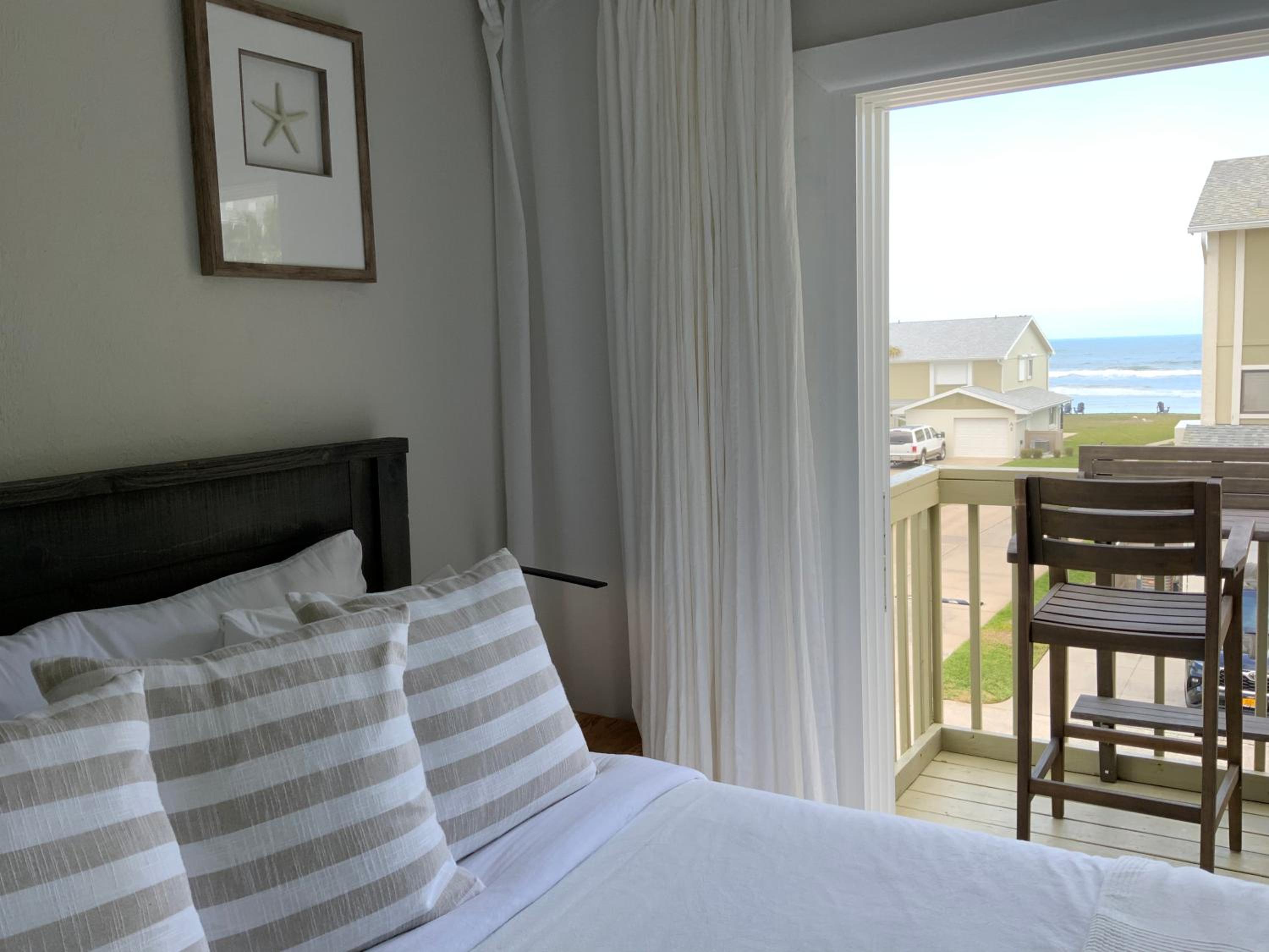 ZEN BEACH RETREAT - OCEAN VIEW TOWNHOUSE -No Drive Beach view 3