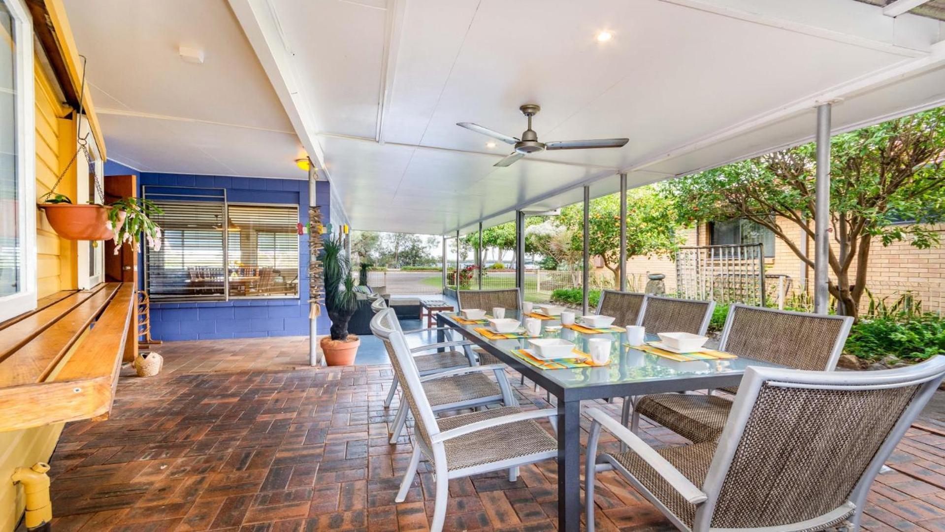 Bribie Beach House, Waterfront directly across the road - Solander Esp, Banksia Beach