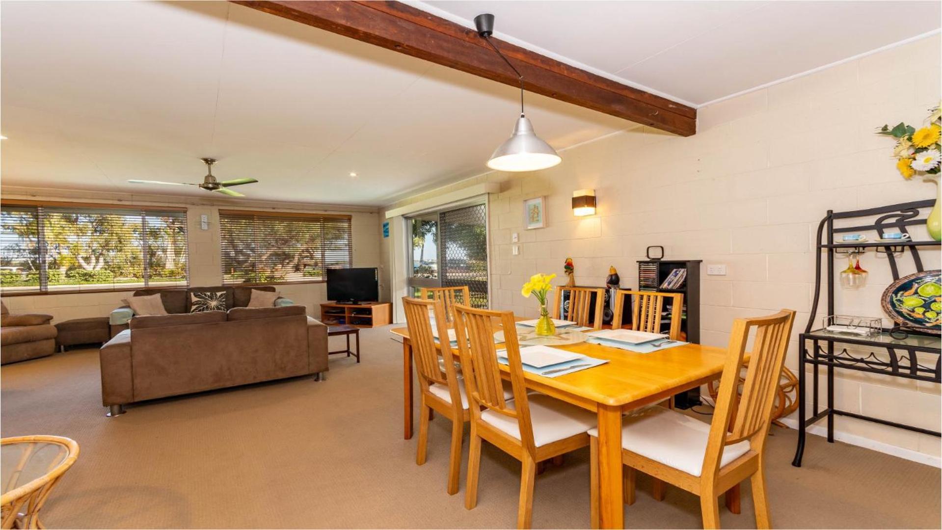 Bribie Beach House, Waterfront directly across the road - Solander Esp, Banksia Beach